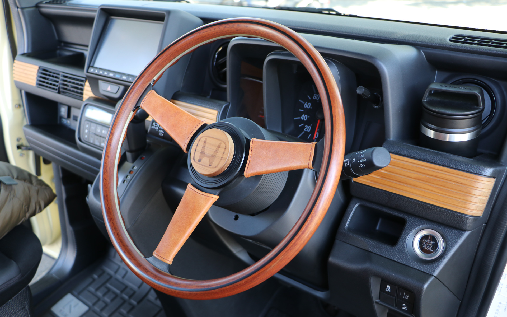 夏や海をイメージした内装