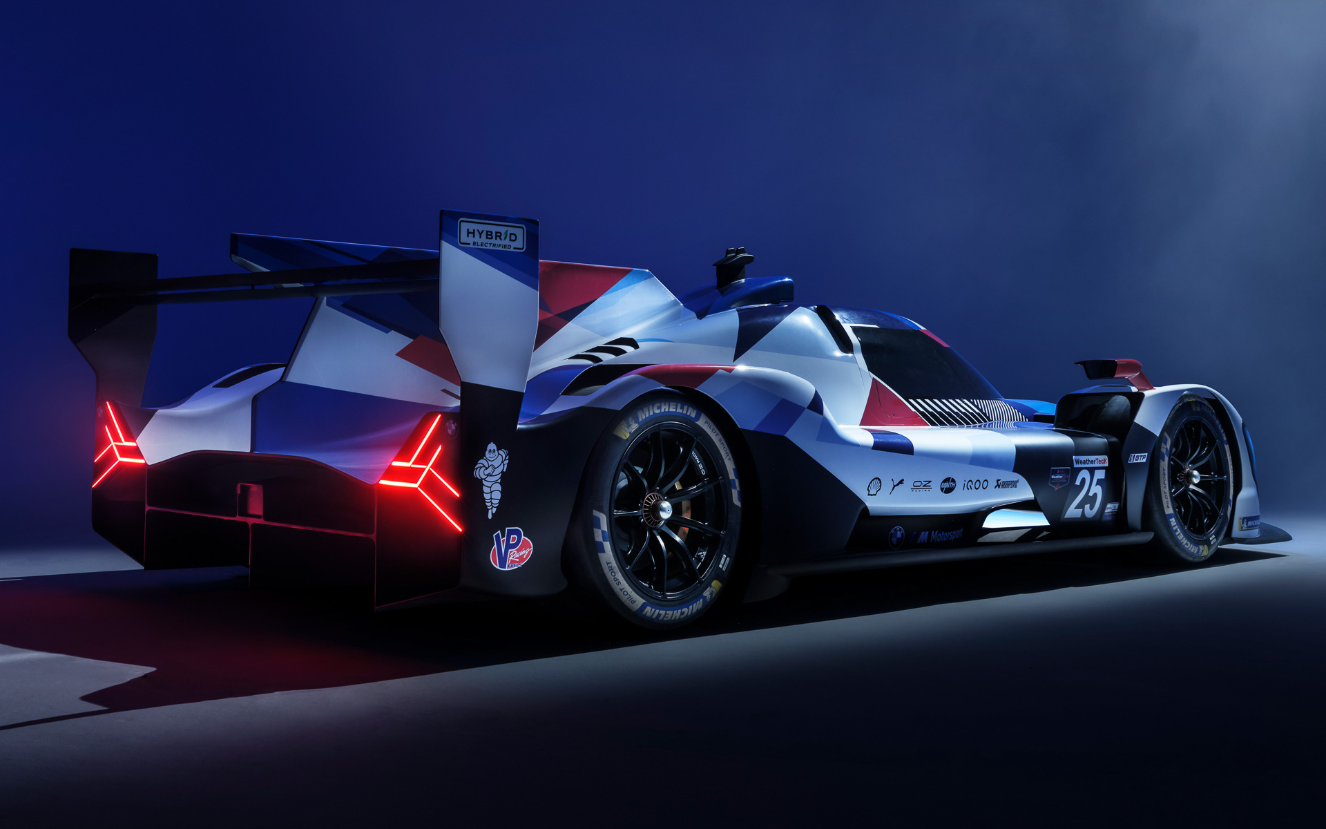 ボディサイズは5100×2000mm（全長×全幅）、ホイールベースは3150mm、最低重量は1030kg