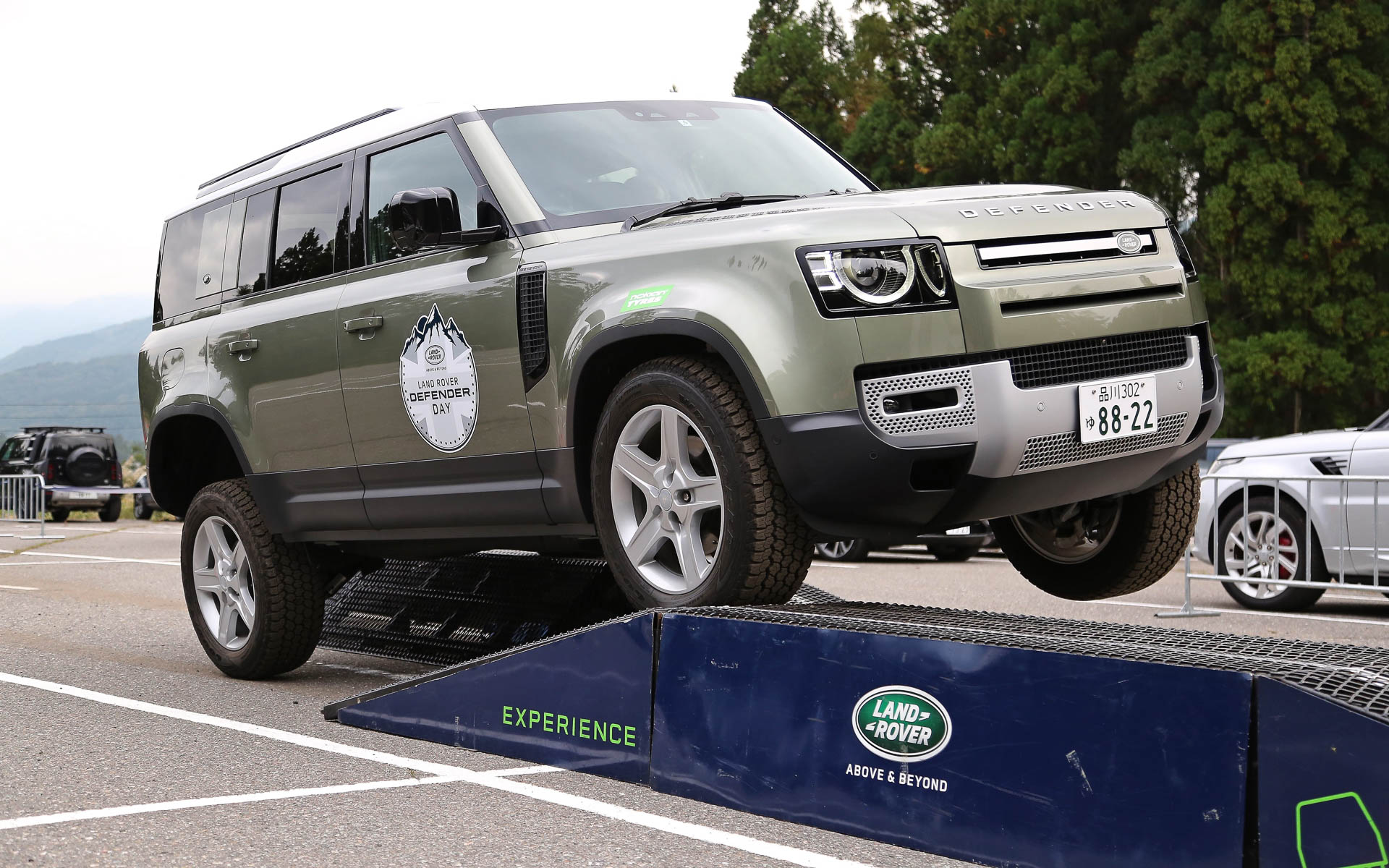 普段はあまり走らない凸凹の上を自分の運転で進む「ミニテラポッド・バンク」