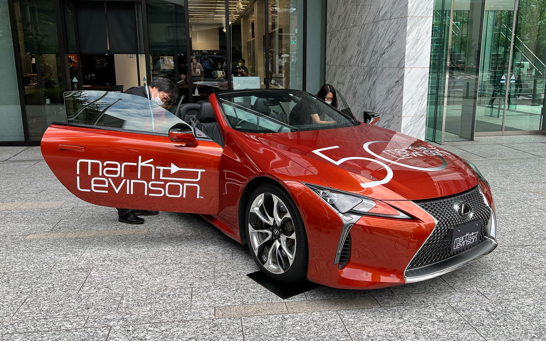 マークレビンソンを訴求するレクサス車