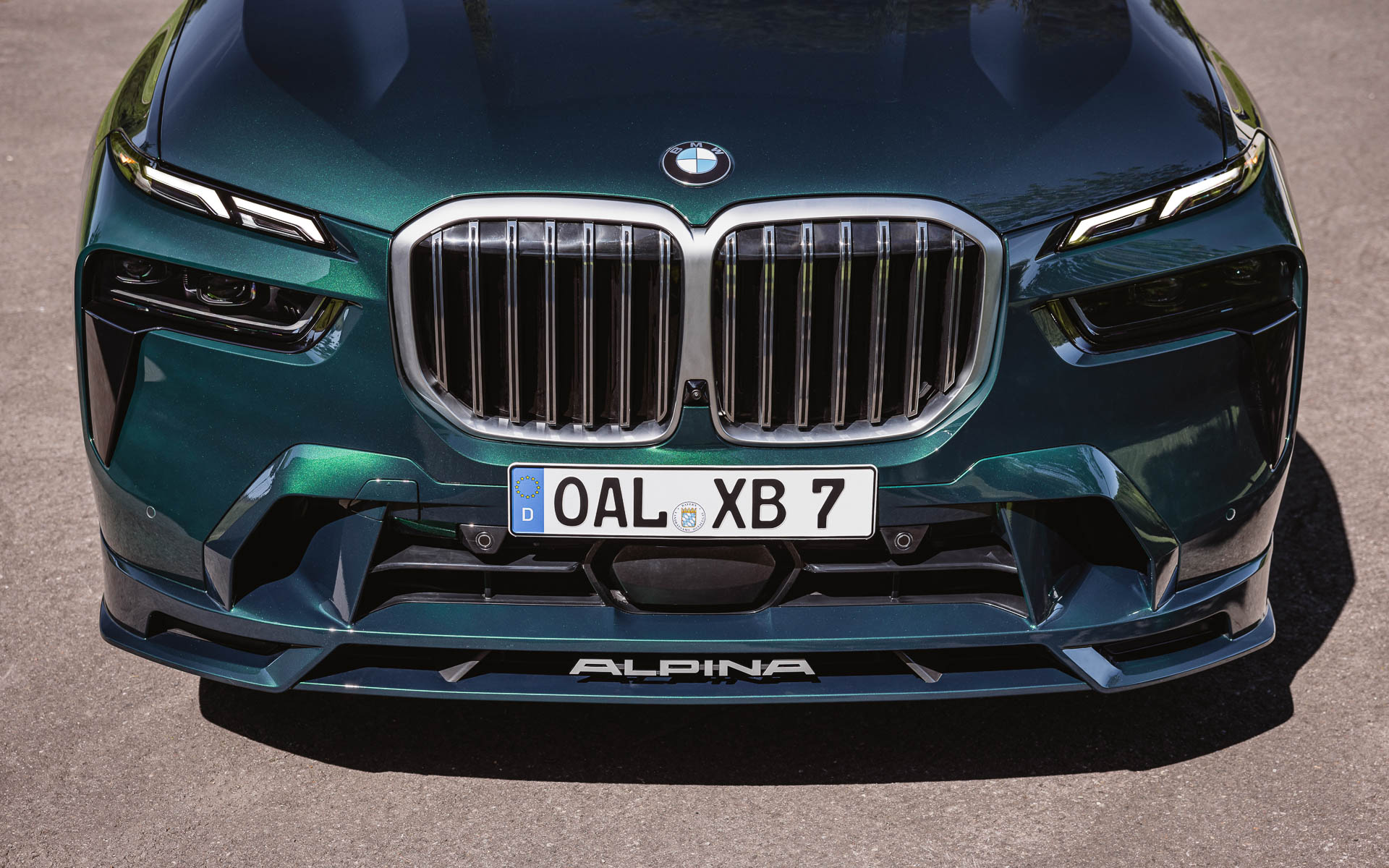 エクステリアデザインには光ファイバー技術を用いたキドニーグリルや、新しいデザインコンセプトを採用