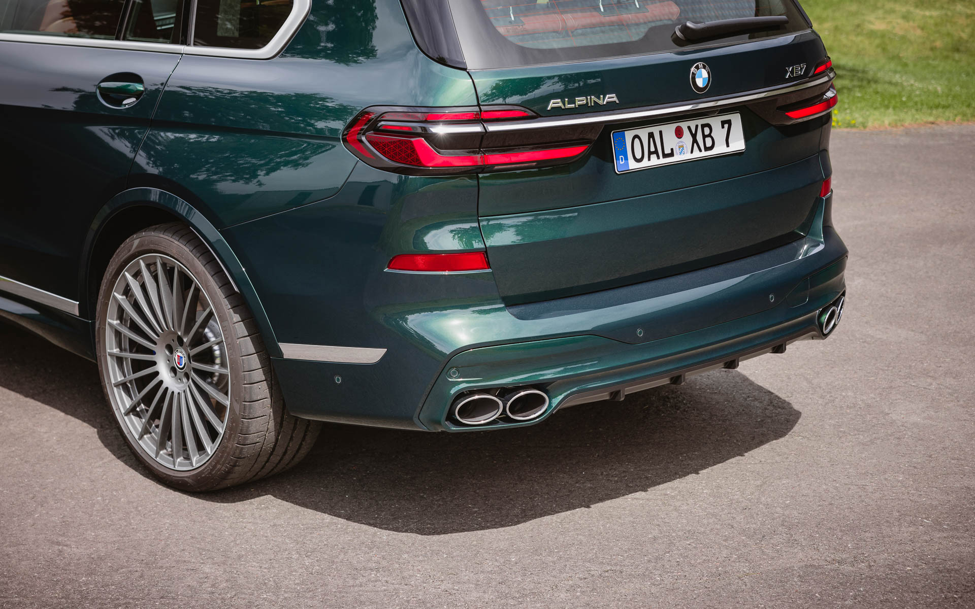 エクステリアデザインには光ファイバー技術を用いたキドニーグリルや、新しいデザインコンセプトを採用