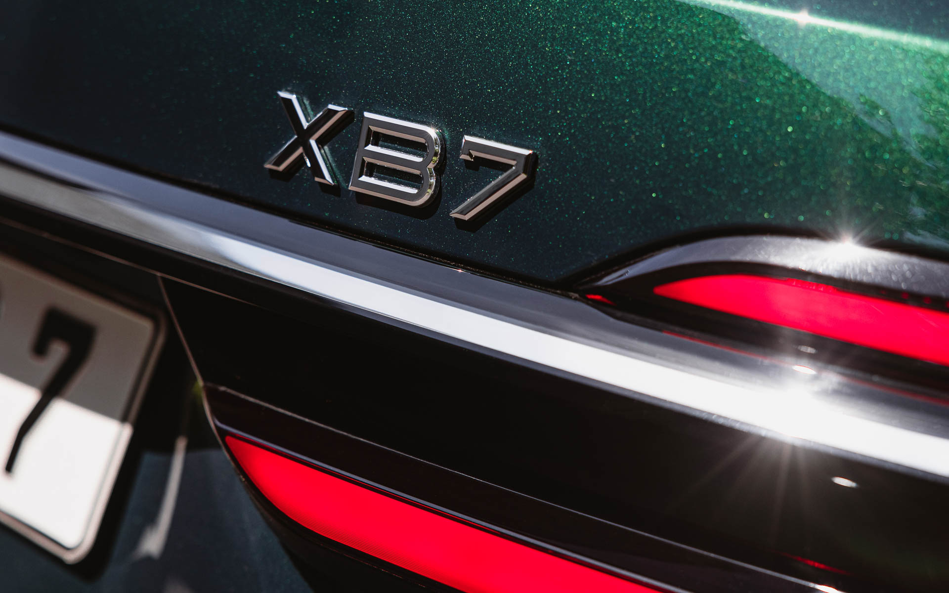 エクステリアデザインには光ファイバー技術を用いたキドニーグリルや、新しいデザインコンセプトを採用