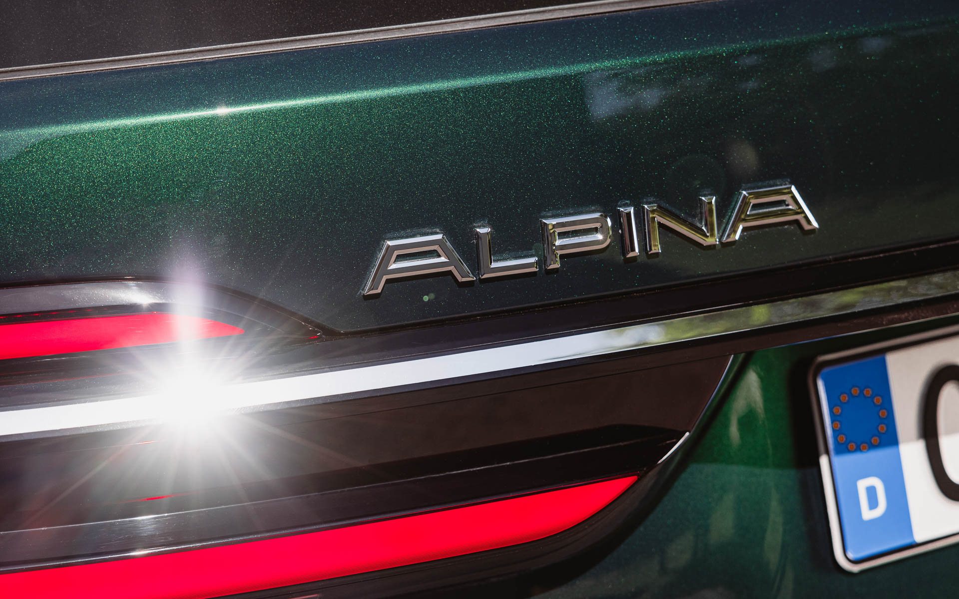 エクステリアデザインには光ファイバー技術を用いたキドニーグリルや、新しいデザインコンセプトを採用