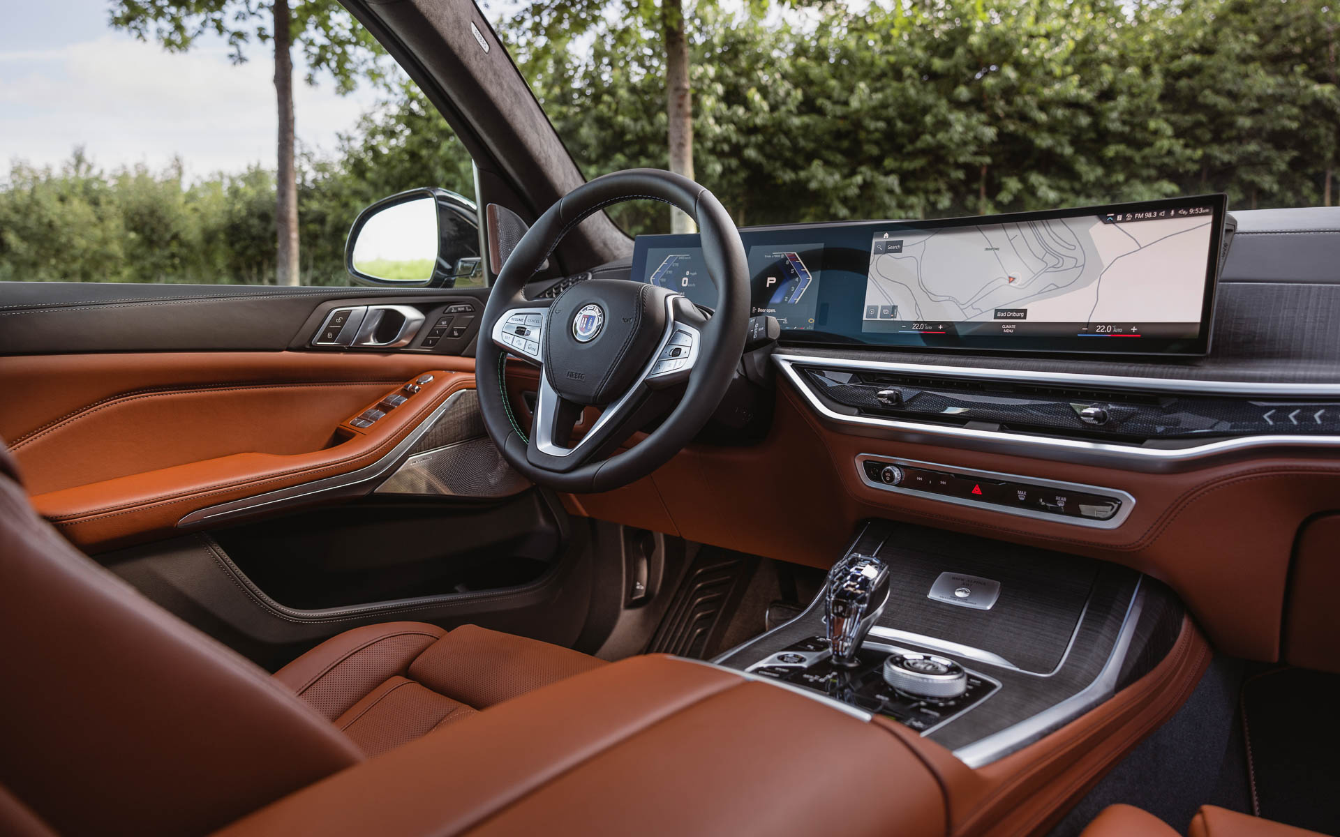 上質な素材を用いたファーストクラスを思わせるようなラグジュアリー感あふれるインテリアデザイン