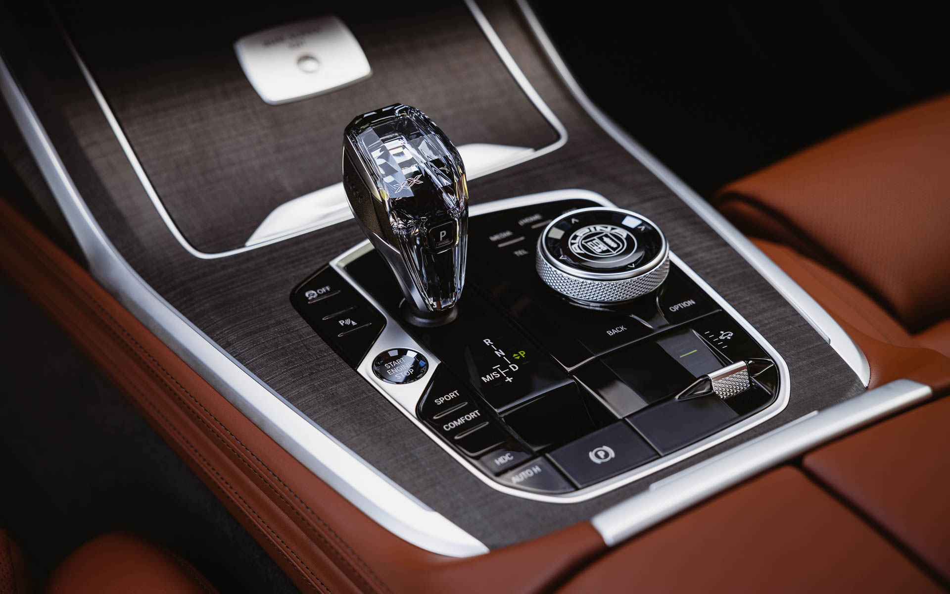 上質な素材を用いたファーストクラスを思わせるようなラグジュアリー感あふれるインテリアデザイン