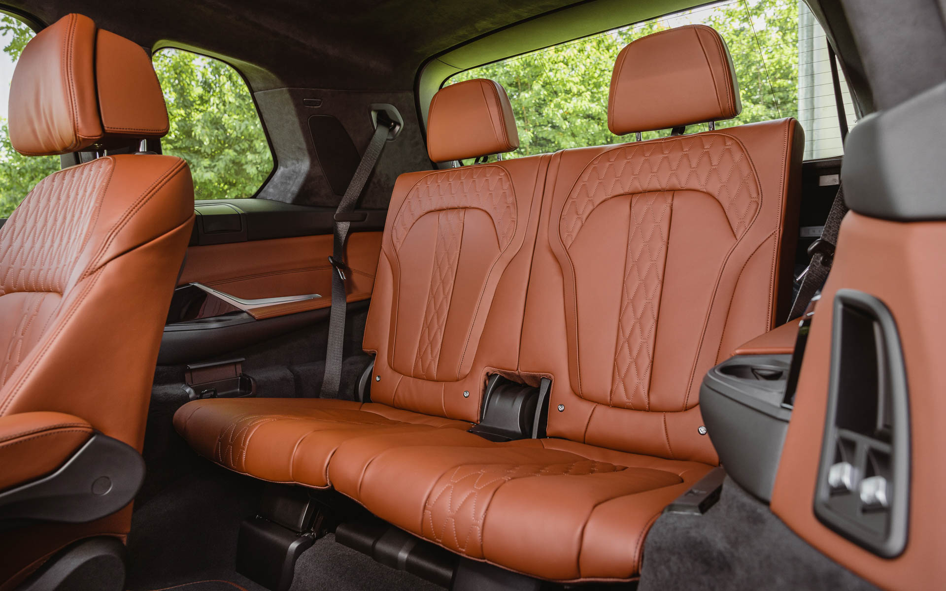 上質な素材を用いたファーストクラスを思わせるようなラグジュアリー感あふれるインテリアデザイン