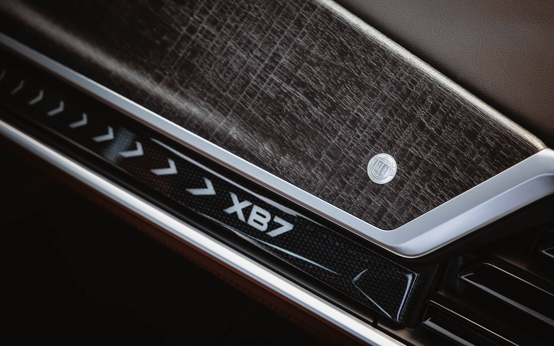 上質な素材を用いたファーストクラスを思わせるようなラグジュアリー感あふれるインテリアデザイン