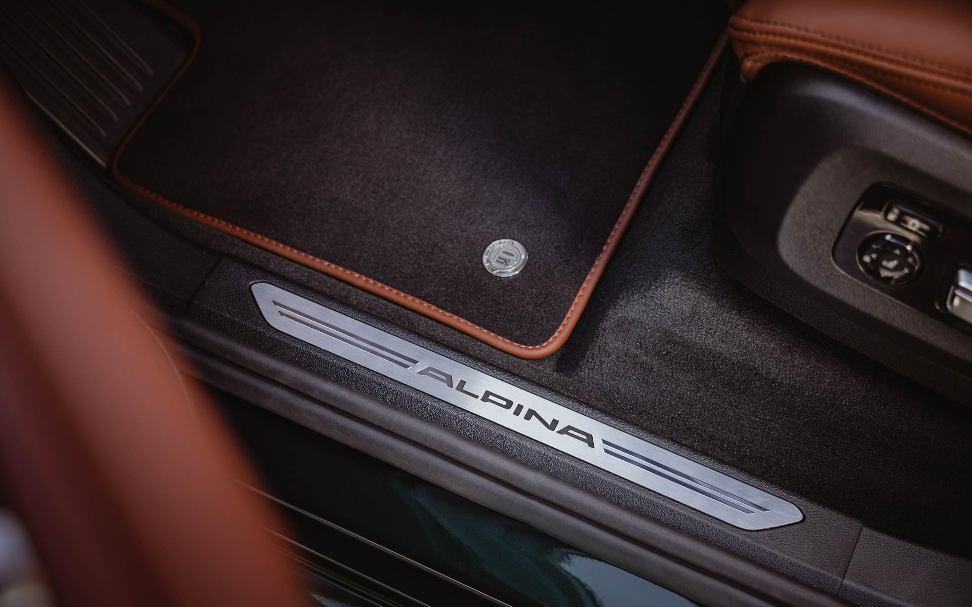 上質な素材を用いたファーストクラスを思わせるようなラグジュアリー感あふれるインテリアデザイン