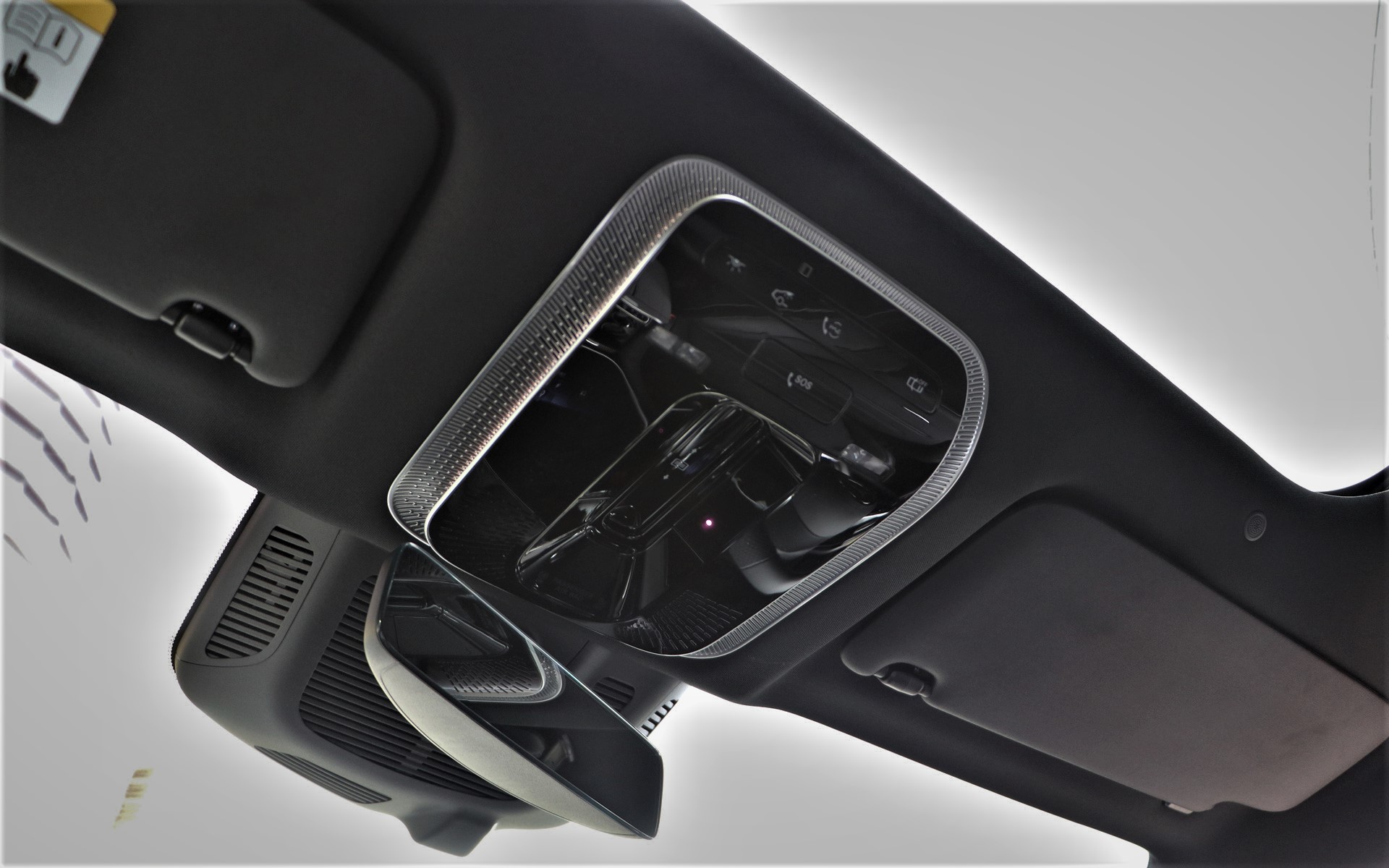 天井にはSOSコールスイッチを配置