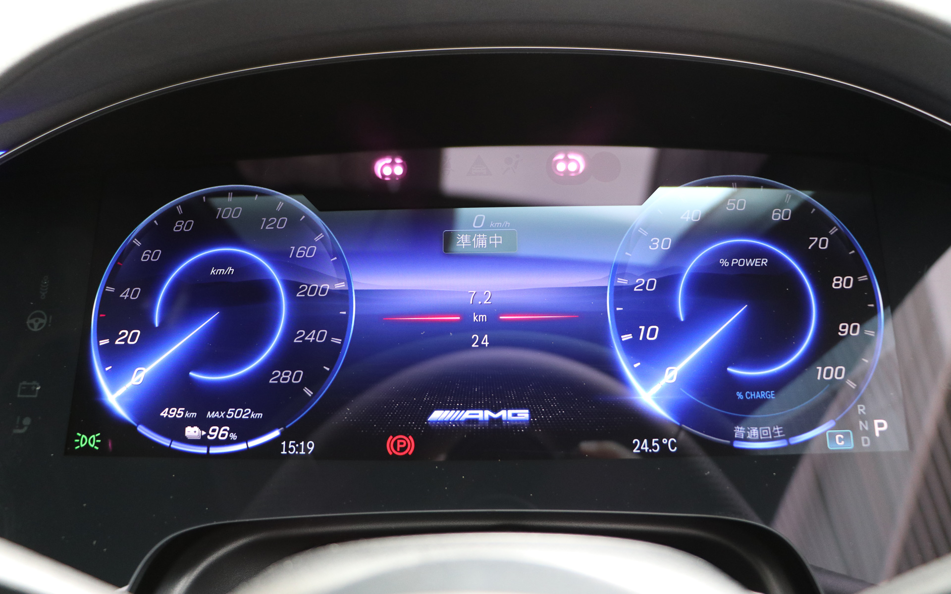 運転席のメーターは「クラシック」「スーパーサポート」「トラックペース」など、数種類から表示内容を選択できる