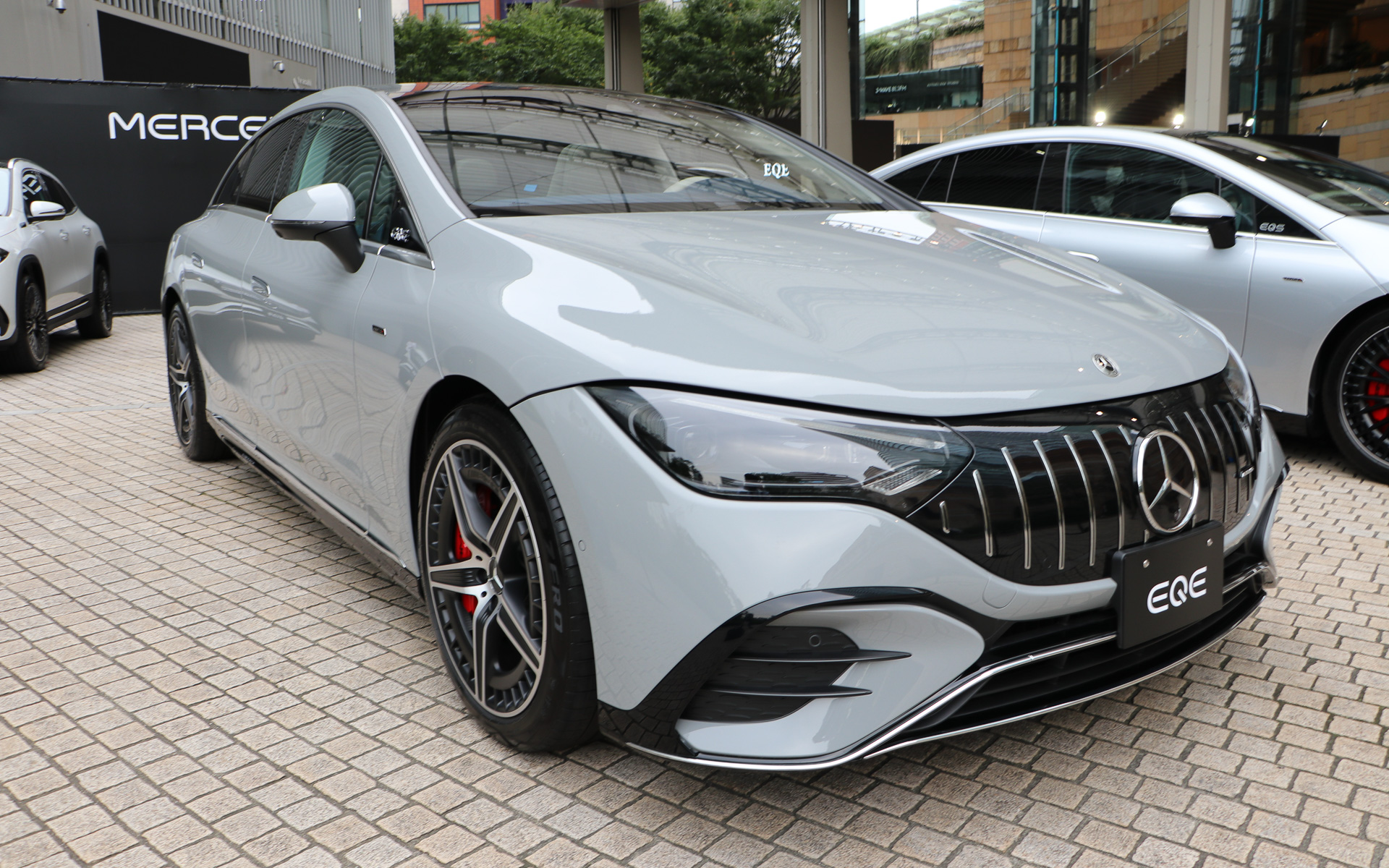 システム最高出力は460kW（625PS）、最大トルク950Nm、レーススタート使用時のシステム最高出力505kW（687PS）、最大トルク1000Nmを発生