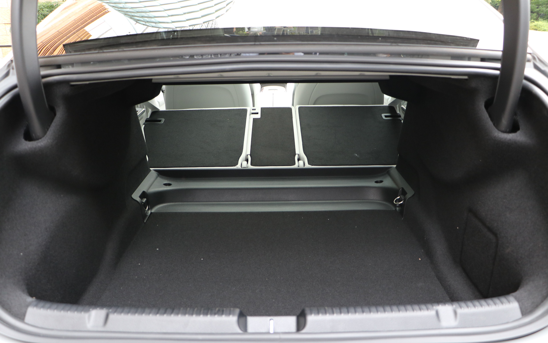 後席は4：2：4の可倒式