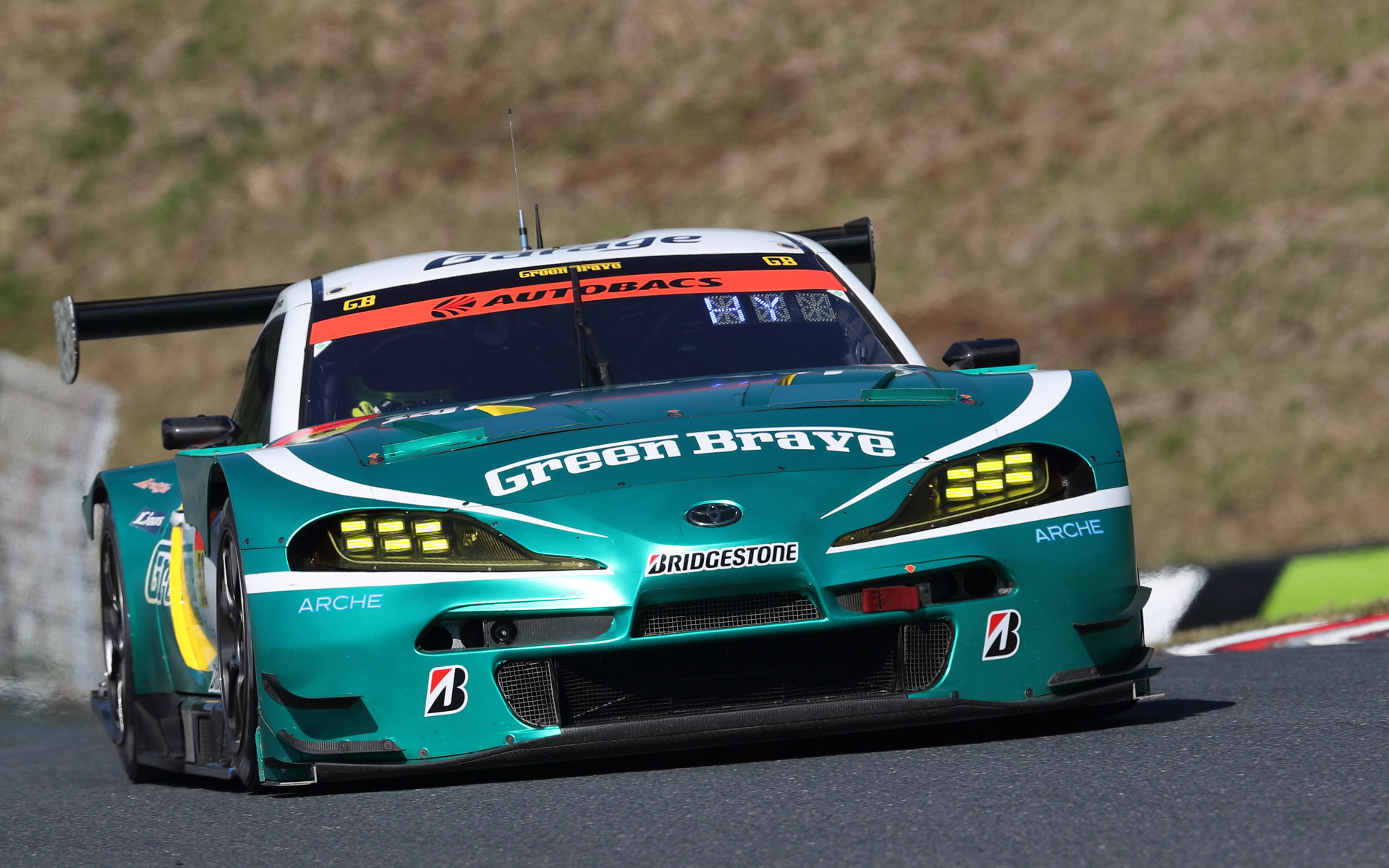 フロントロースタートとなった52号車埼玉トヨペットGB GR Supra GT（吉田広樹/川合孝汰、BS）