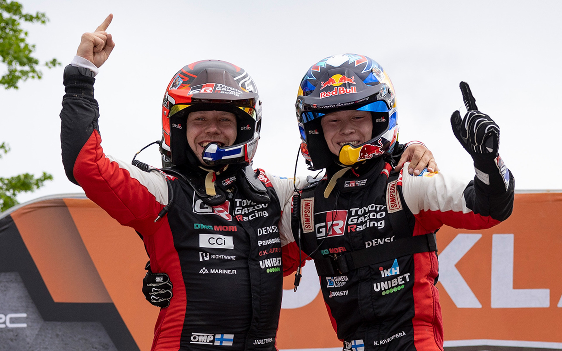 69号車「GR ヤリス ラリー1 ハイブリッド」のヨンネ・ハルットゥネン選手（左）／カッレ・ロバンペラ選手（右）