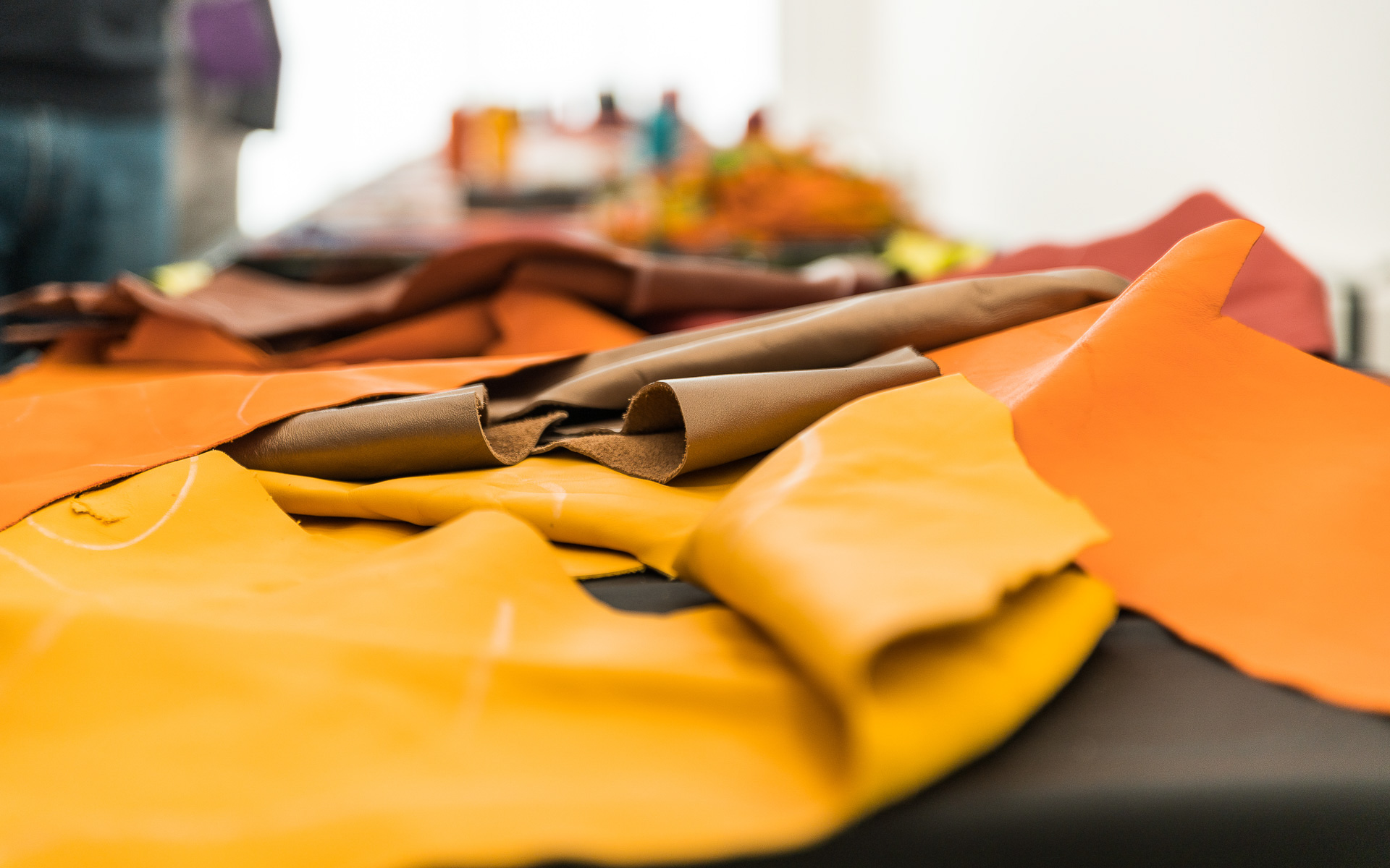 自動車の生産に利用する皮革は、どうしても無駄な部分が出てしまう