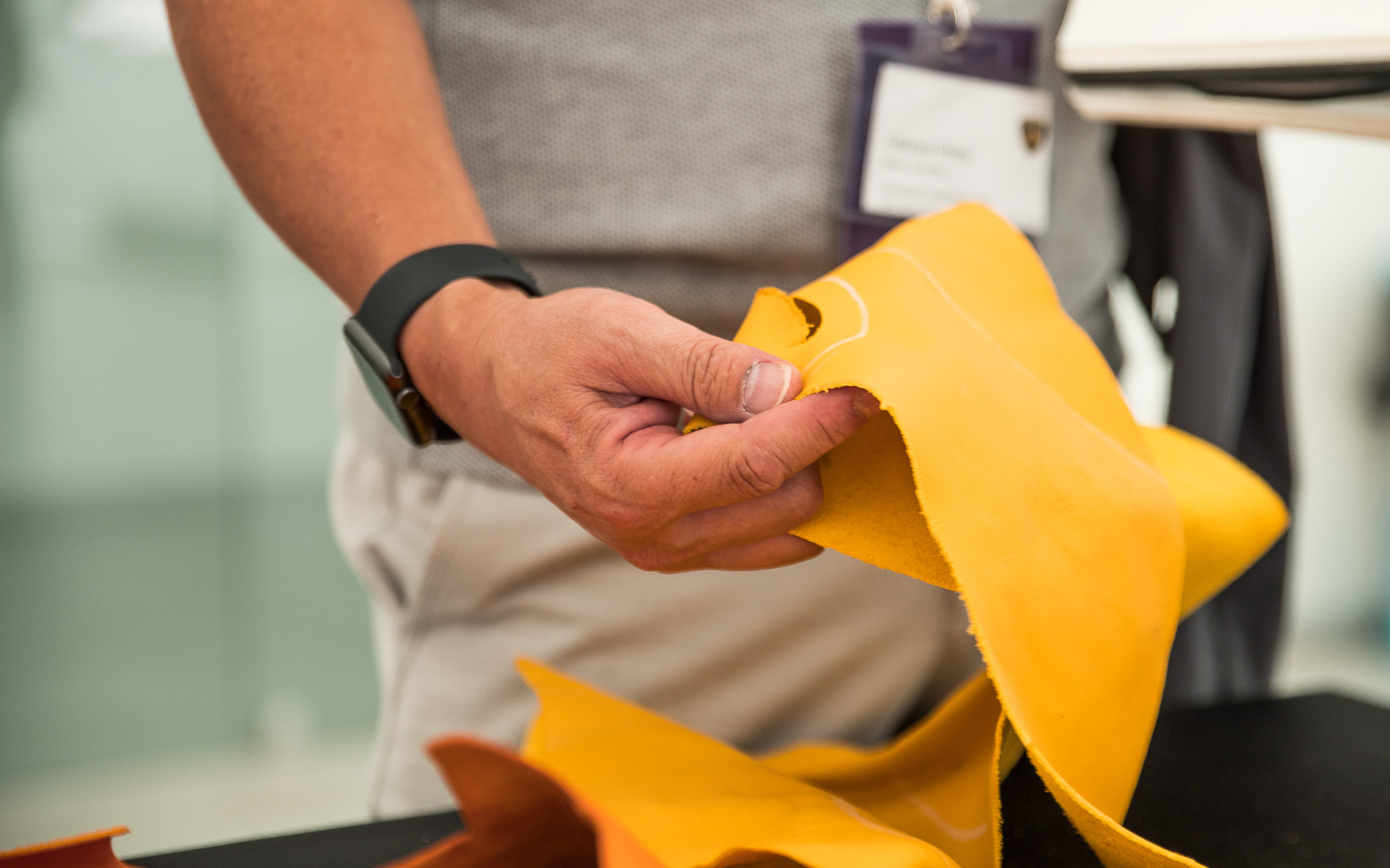 自動車の生産に利用する皮革は、どうしても無駄な部分が出てしまう