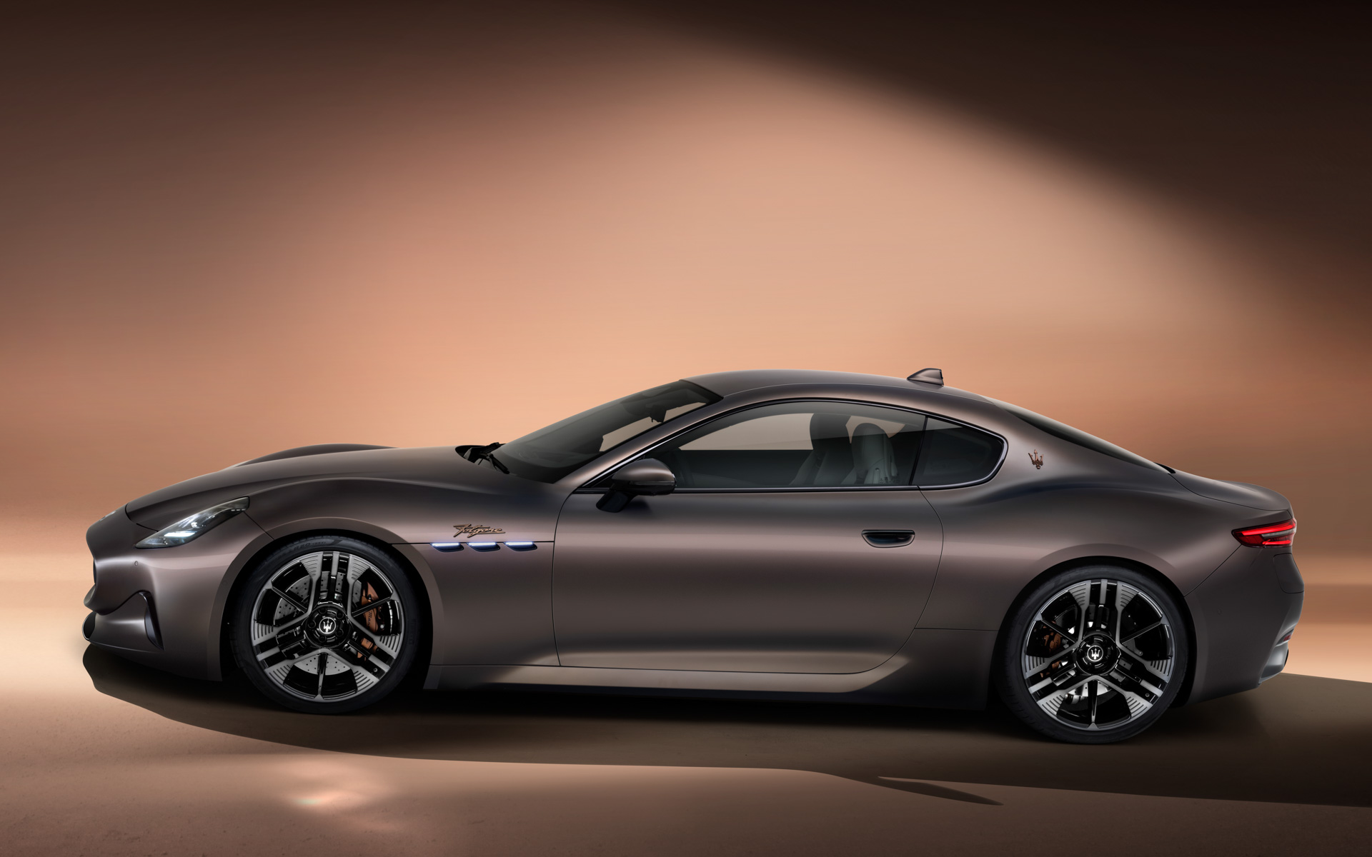 ブランド初のバッテリEVモデル「グラントゥーリズモ フォルゴ―レ」