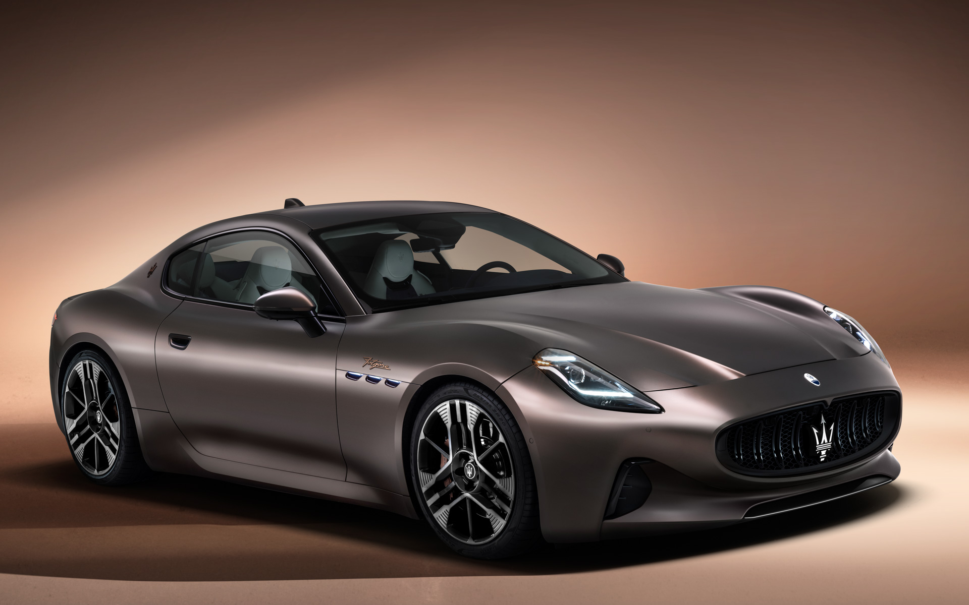 新型「グラントゥーリズモ」のバッテリEV（電気自動車）モデル「フォルゴ―レ」