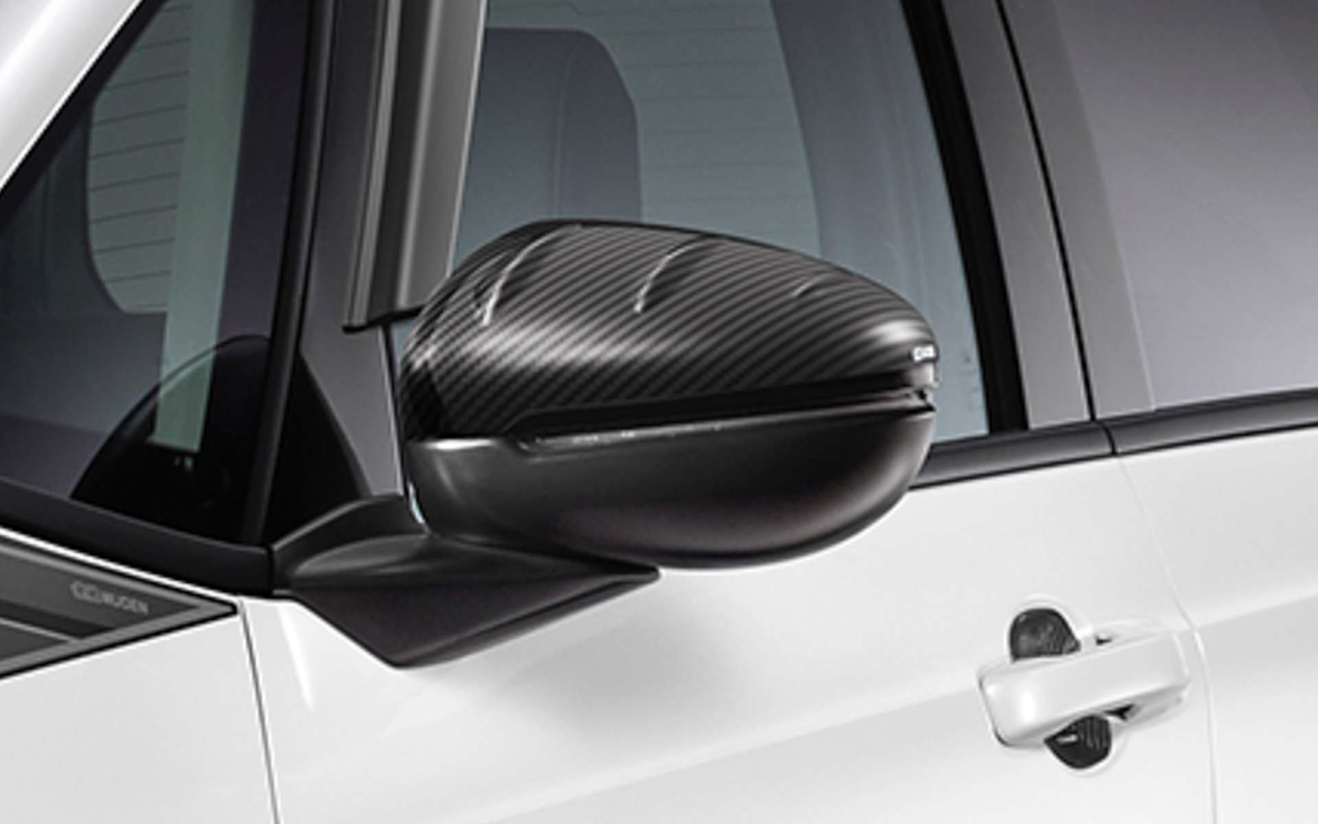 カーボンドアミラーカバーは4万4000円