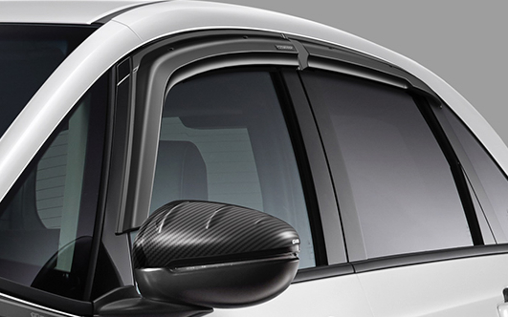 ベンチレーテッドバイザーに無限エンブレム付きを新設定した