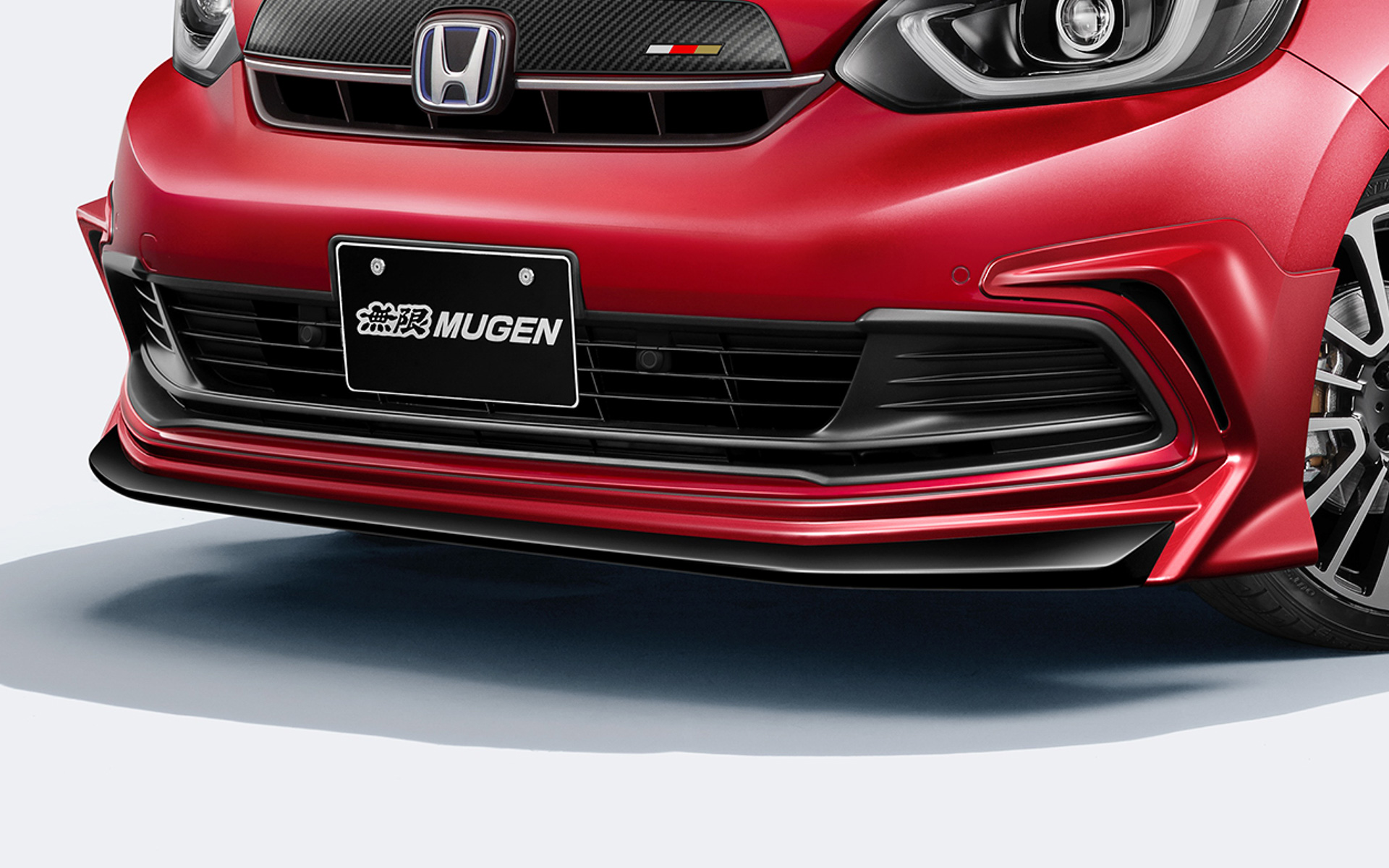 フロントアンダースポイラーは、未塗装が7万1500円、カラード仕上げは8万2500円