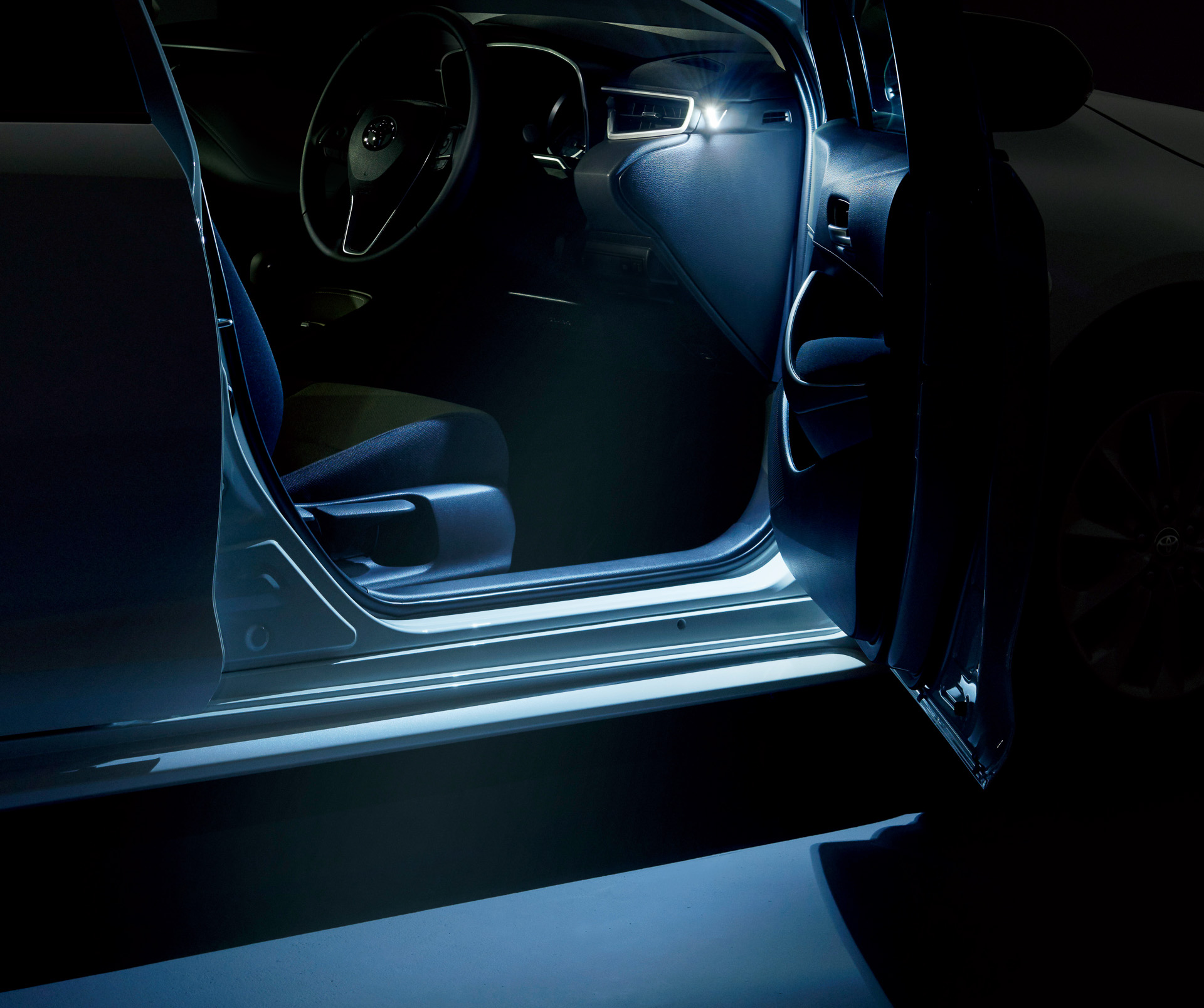 LEDスマートフットライトは2万4200円