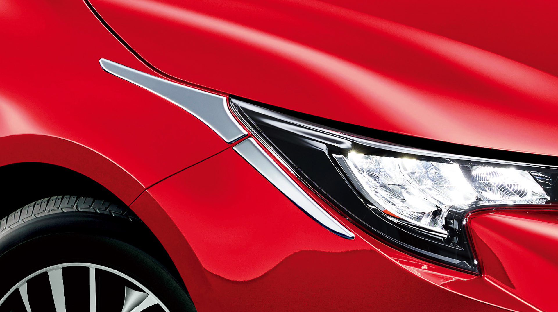 ヘッドライトガーニッシュは2万6400円