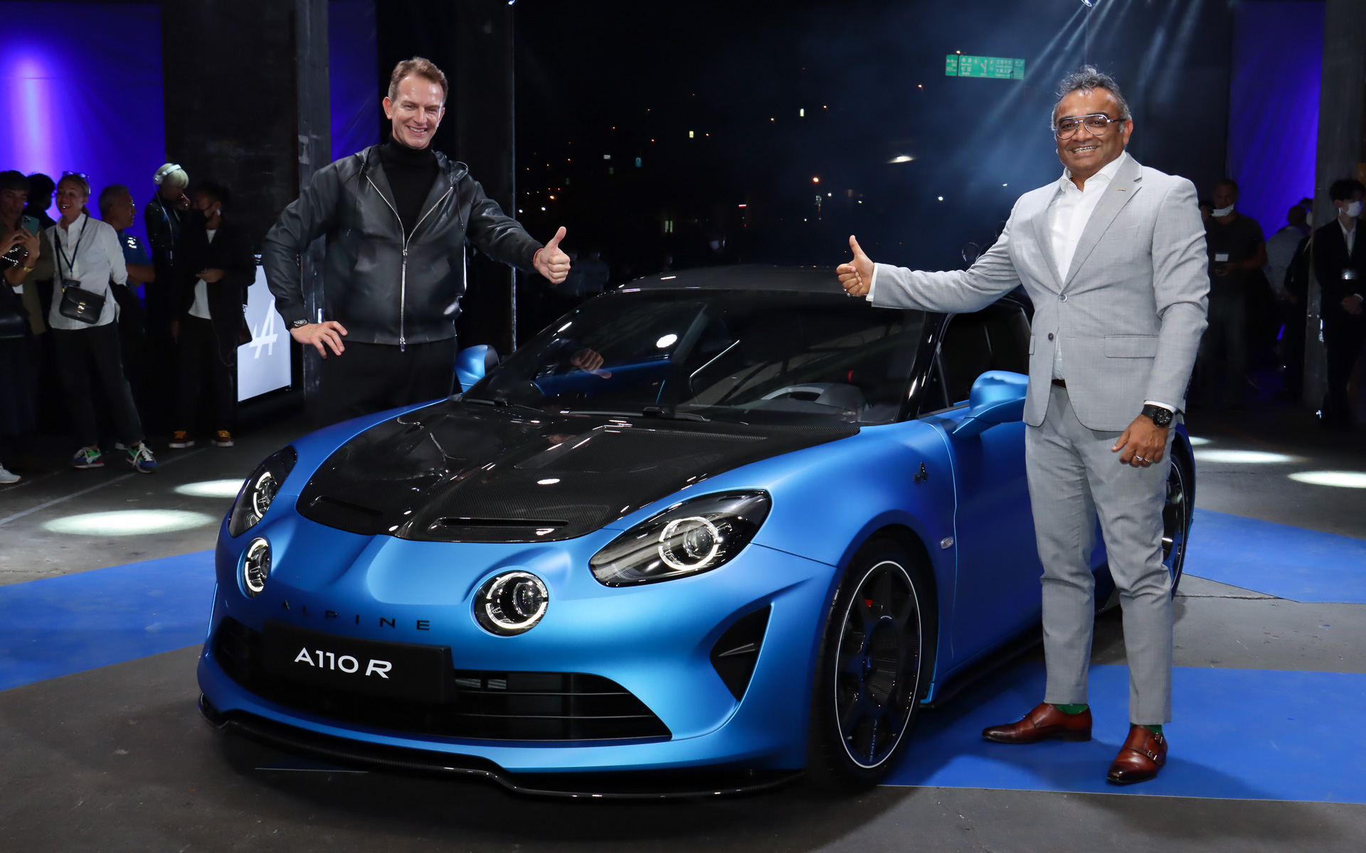 発表会には来賓として日産自動車のアシュワニ・グプタCOO（右）も出席した