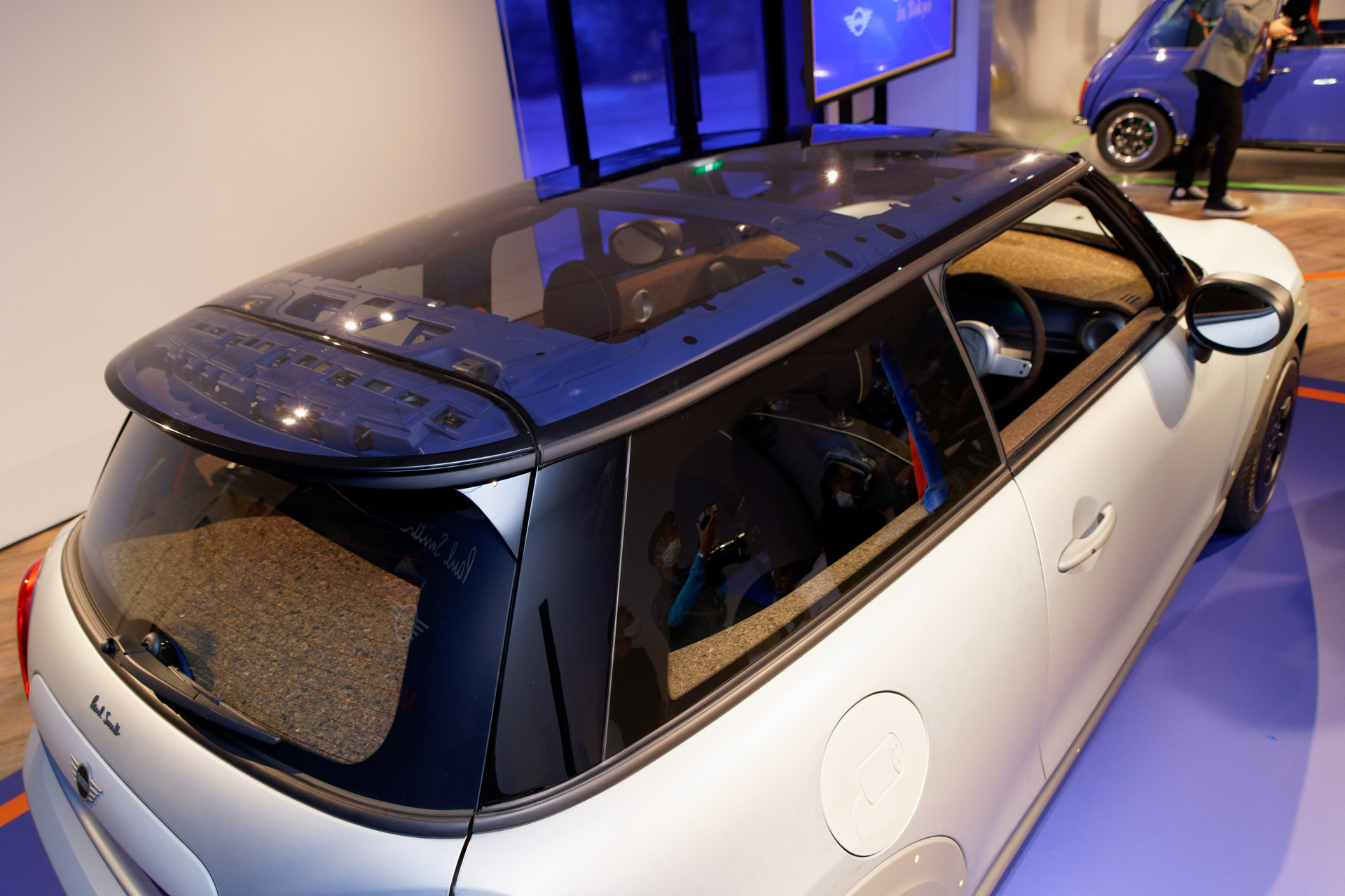 サンルーフはスケルトン状態