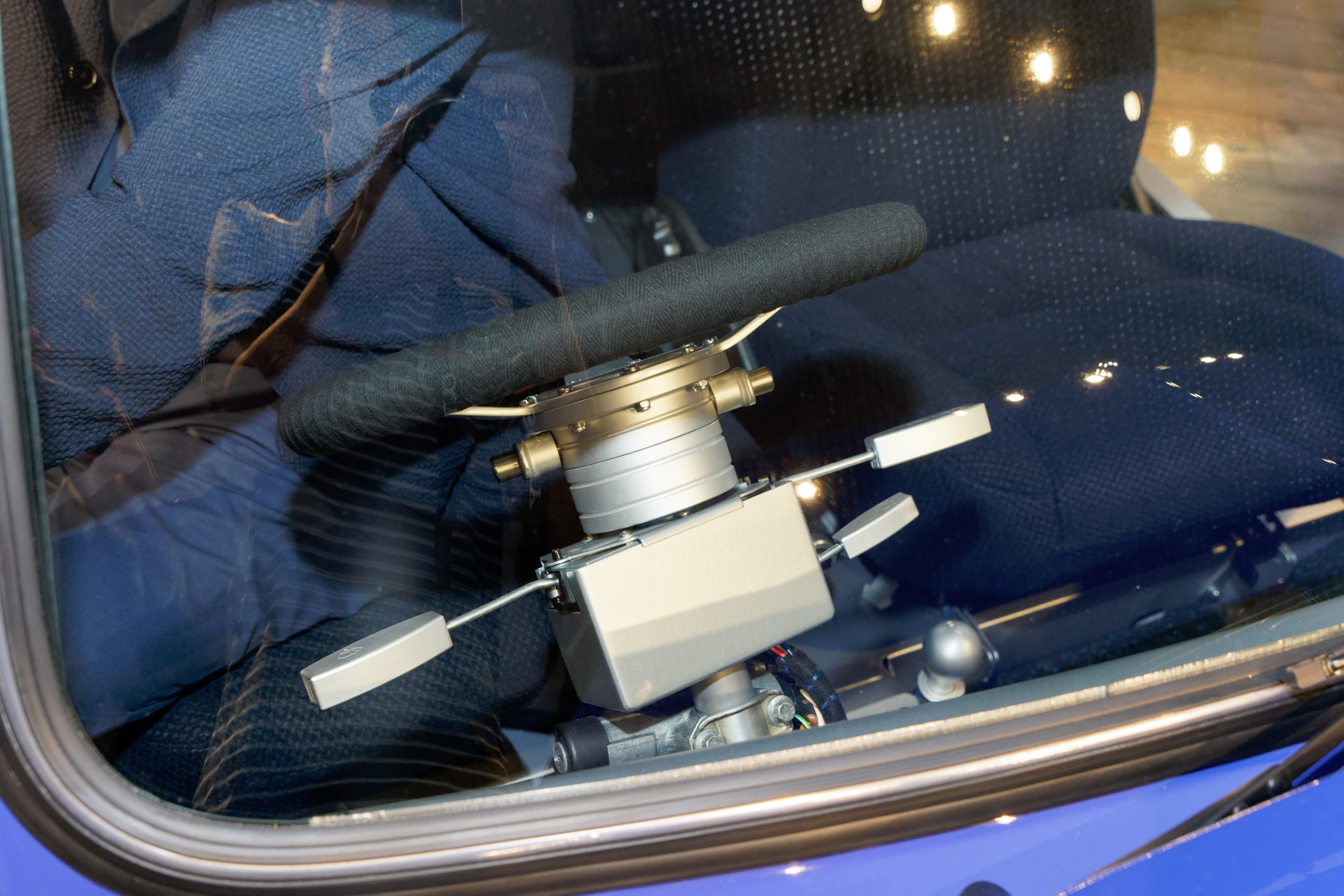 ハンドルは簡単に取り付け・取り外しが可能