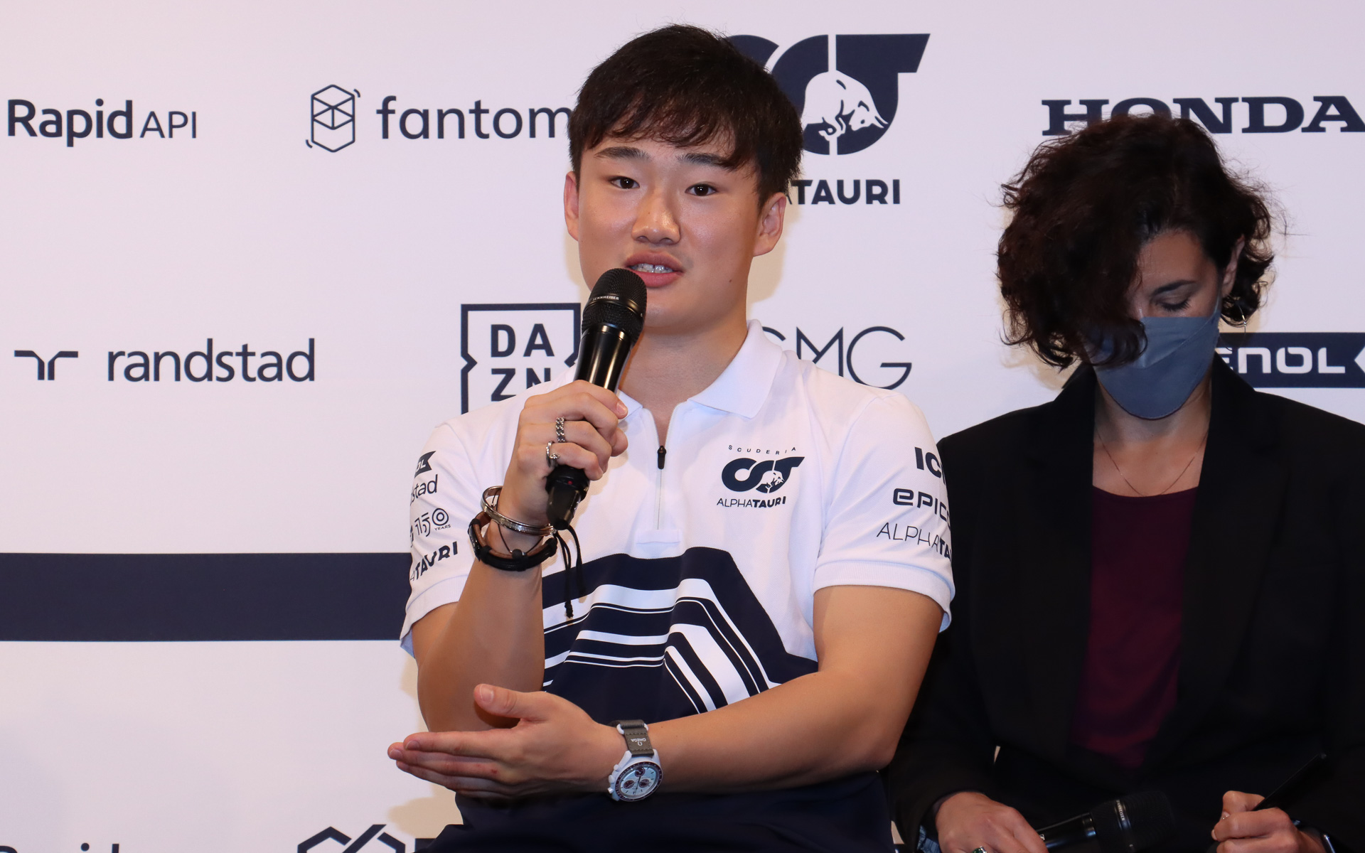 「ブレーキングを攻めた走りで相手を抜き去るのが気持ちいい」と語る角田選手