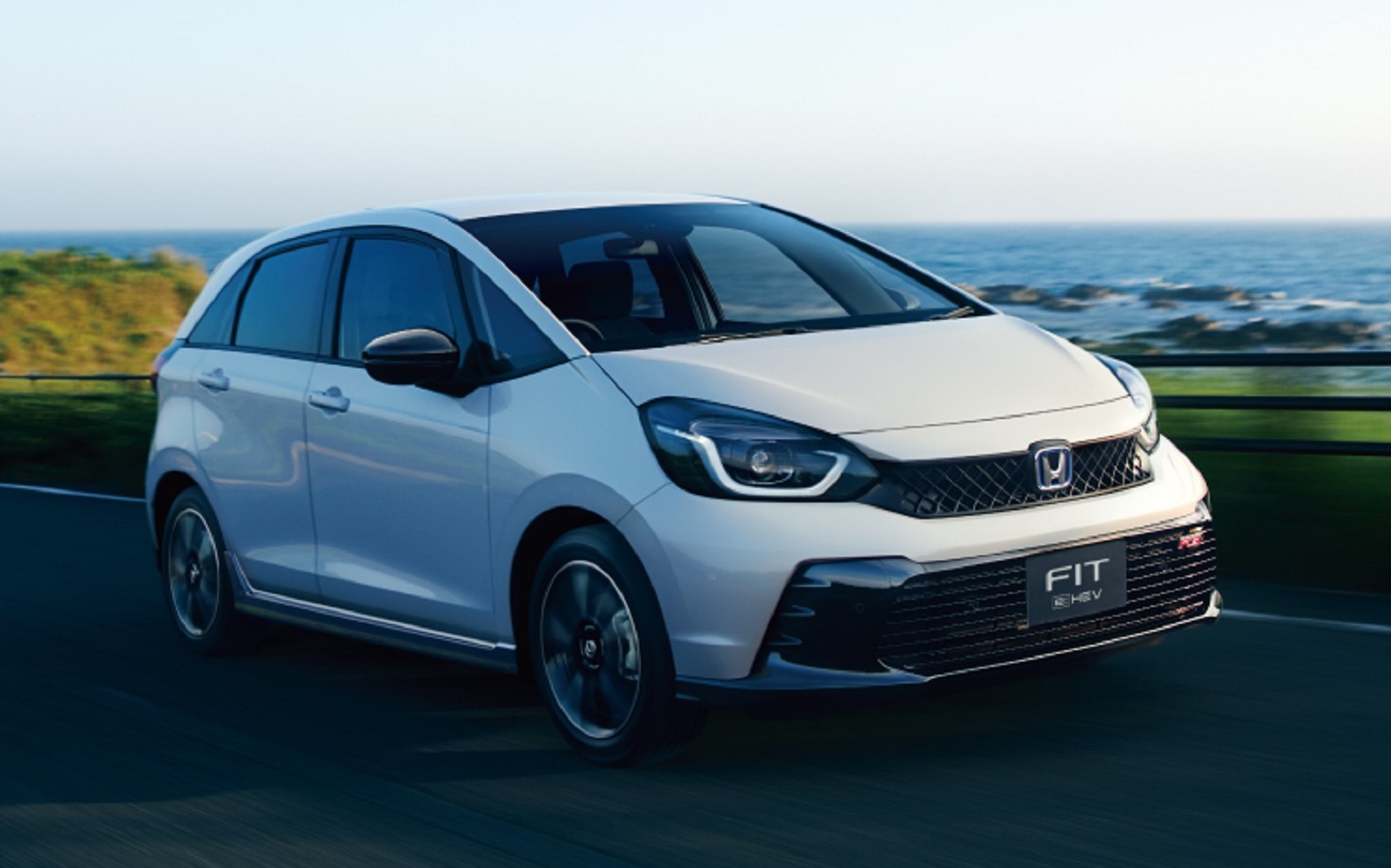 「フィット」をマイナーモデルチェンジし、走りに磨きをかけた「RS」グレードを新設定