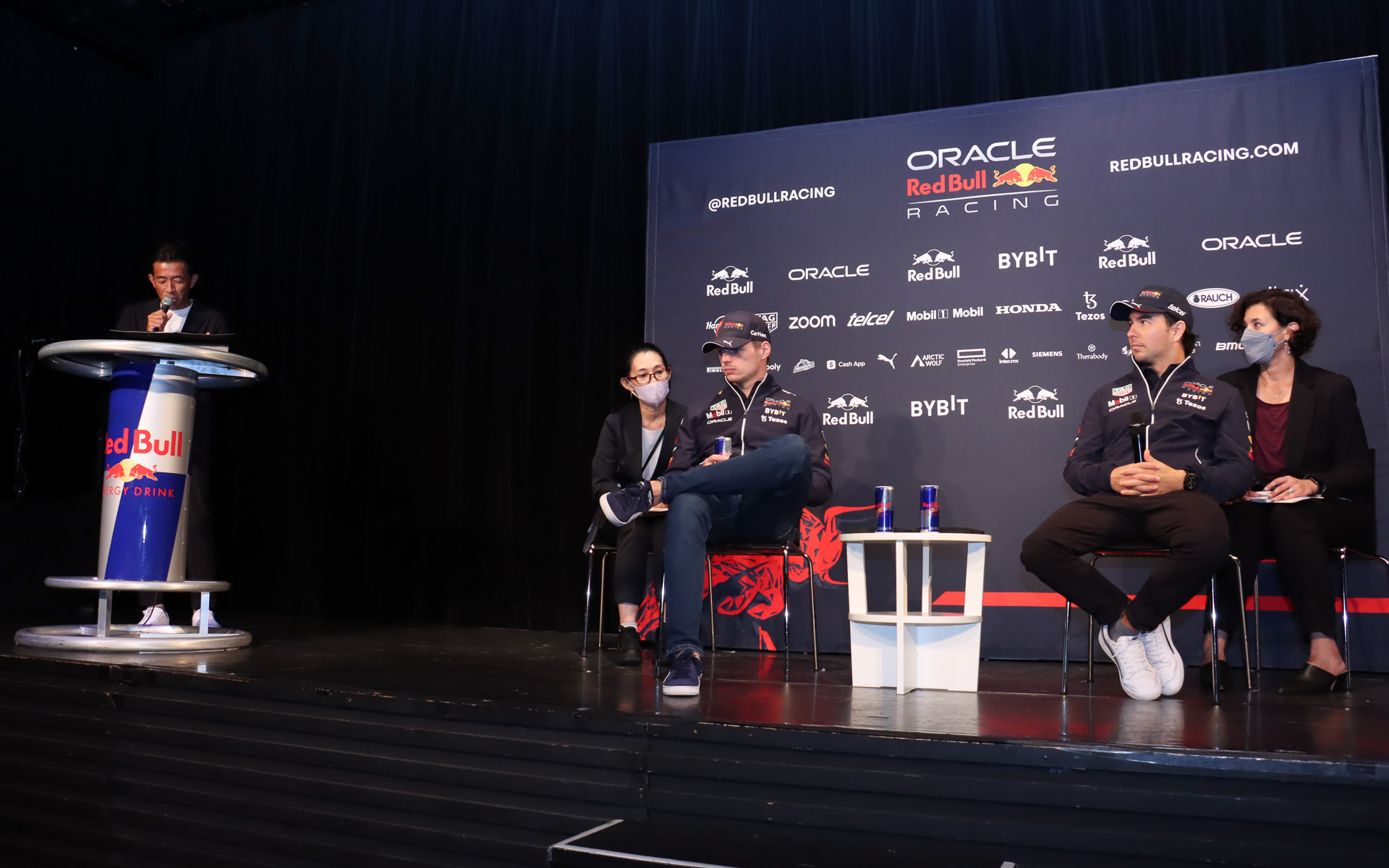 事前に受け付けた質問をスポーツMCアリー氏が読み上げ、両選手が回答するスタイルでメディアセッションが進められた