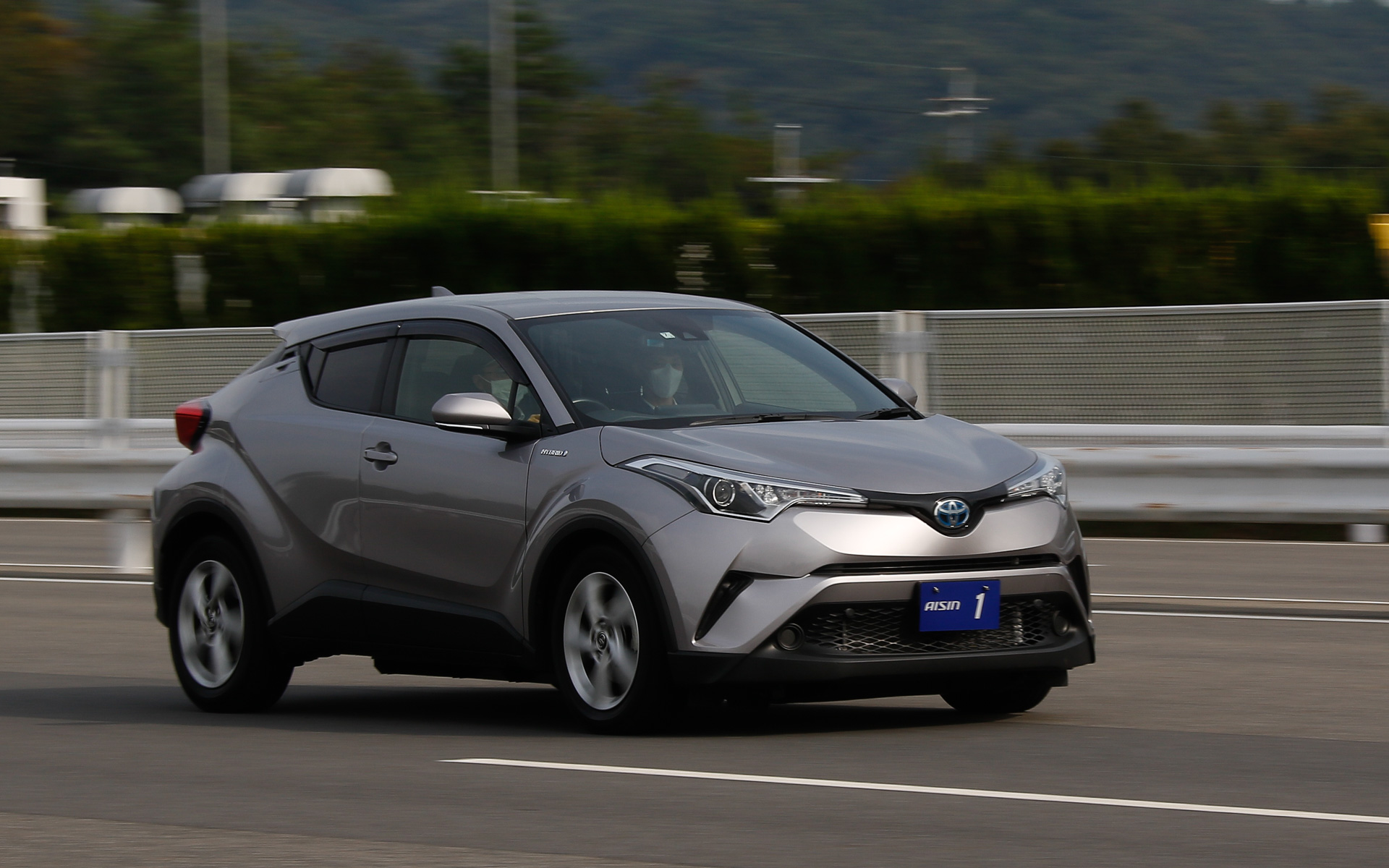 第3世代モーター一体型のイーアクスルをフロントに搭載するC-HR。動きが激変していた