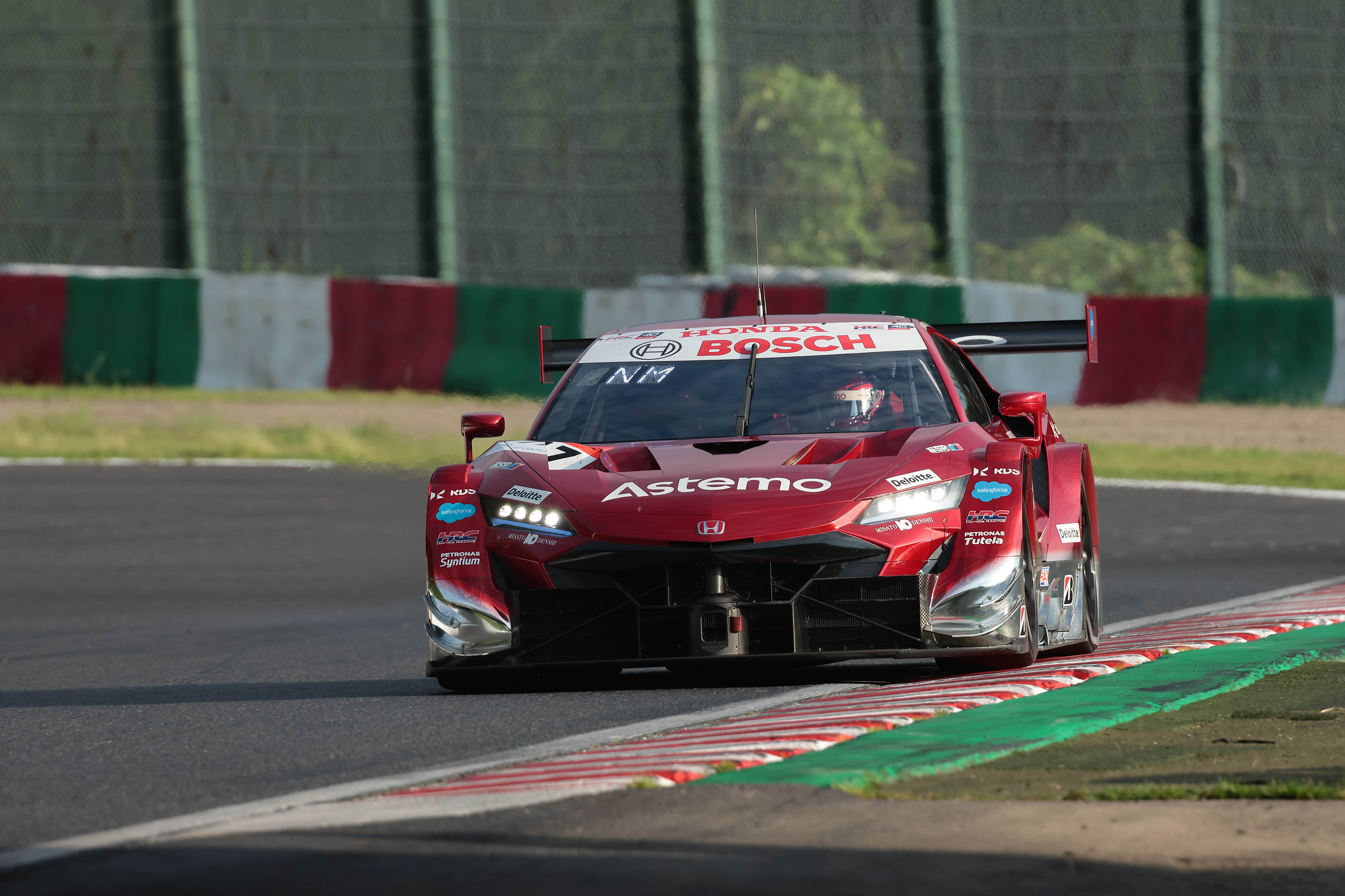 17号車を「RF100-500mm F4.5-7.1 L IS USM」で撮影