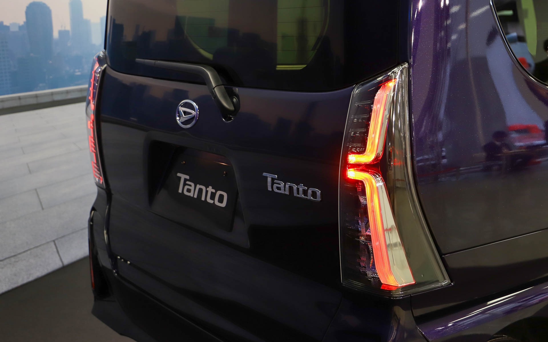 クリアテールもカスタムのみ。ファンクロスのテールは標準車と同じとなる