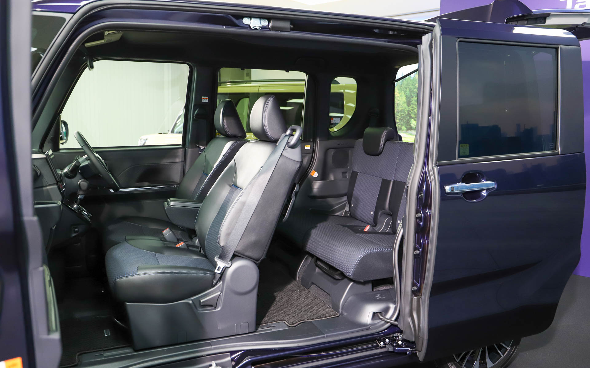 ピラーレスで大開口となるミラクルオープンドア