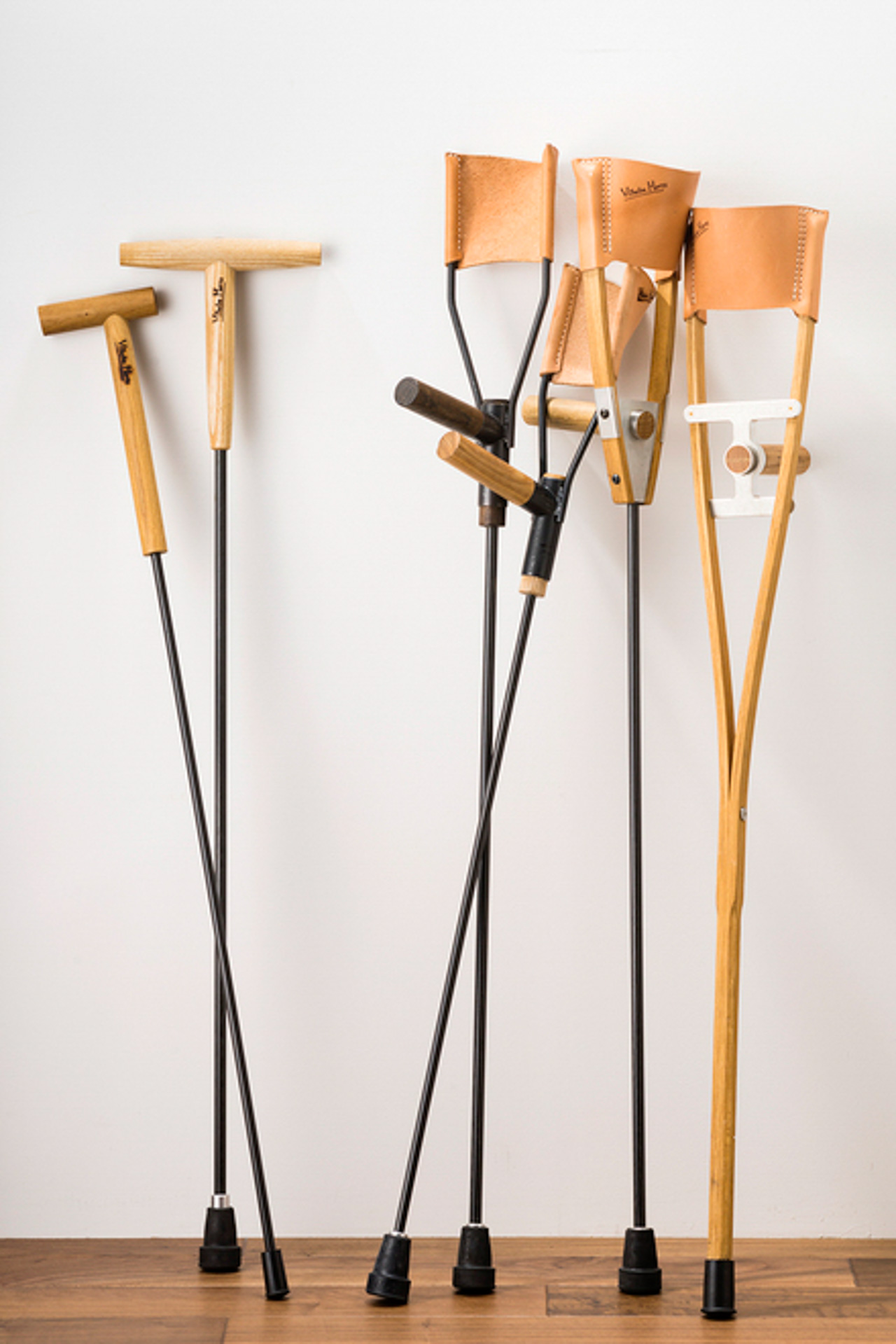 杖（ T 字杖、ロフストランドクラッチ）［ヴィルヘルム・ハーツ］： 風と地と木合同会社（東京都）