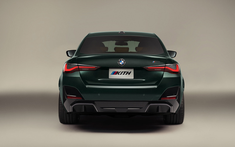 【中古】KITH BMW クルーネック　グリーン　Mサイズ BMW、KithブランドとコラボしたバッテリEV「i4 M50 by Kith」 限定1台