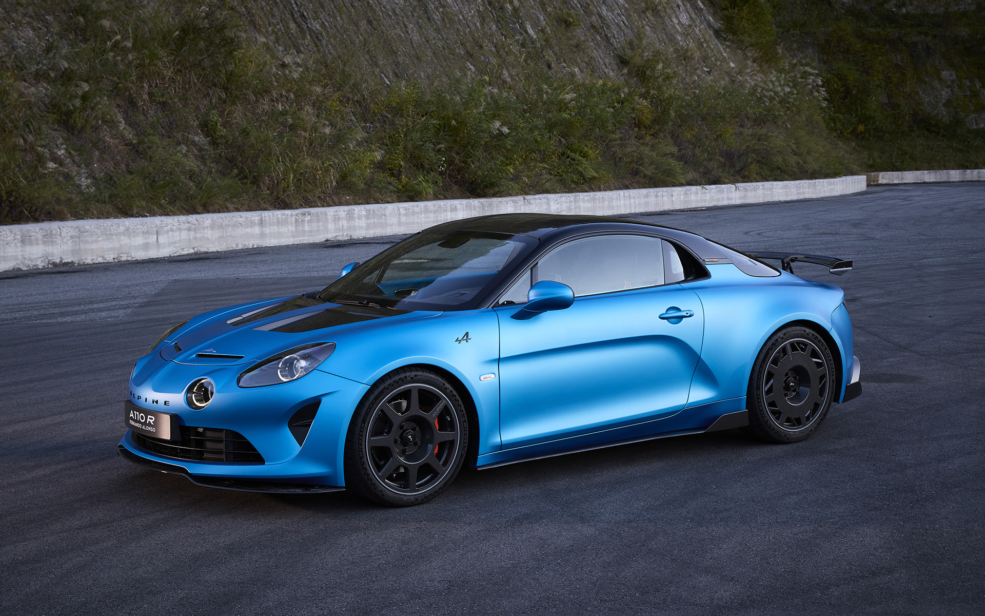 基本スペックはA110 Rと変わらないものの、A110 Rからさらに10mm車高を下げられるようになった