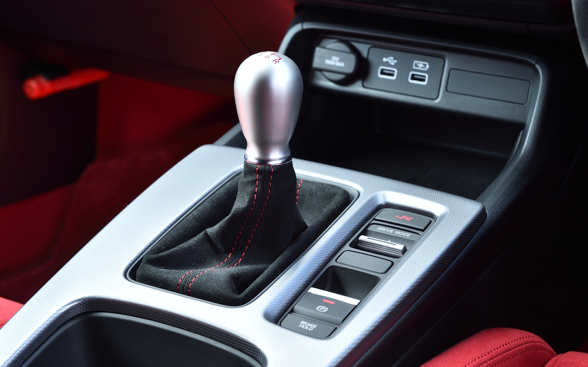 シフトフィーリングは剛性感があって心地良い