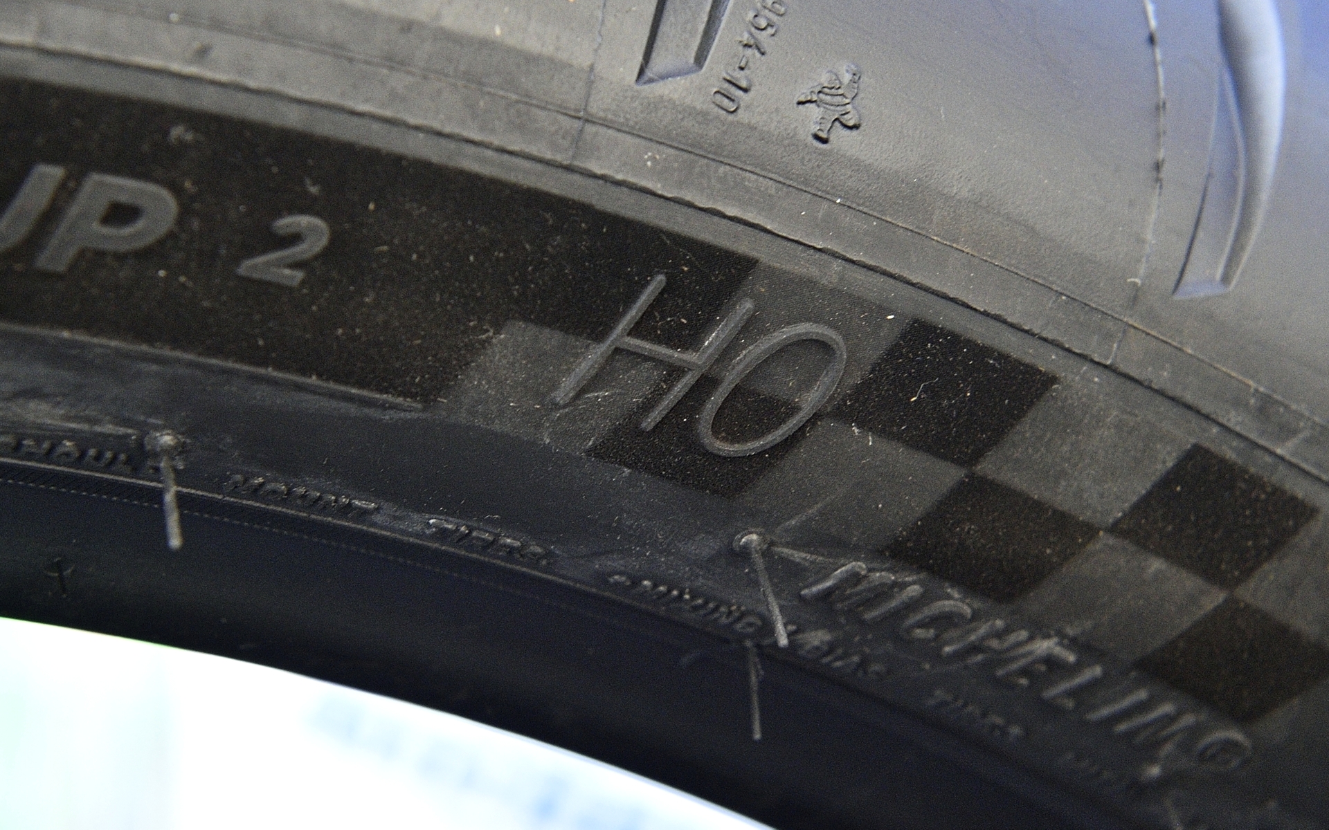 パイロットスポーツCUP2 CONNECTのサイドウォールにはホンダ専用開発品の証「H0」が入る