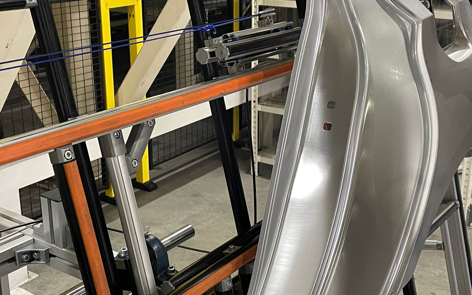 完成したフェンダー、深い……