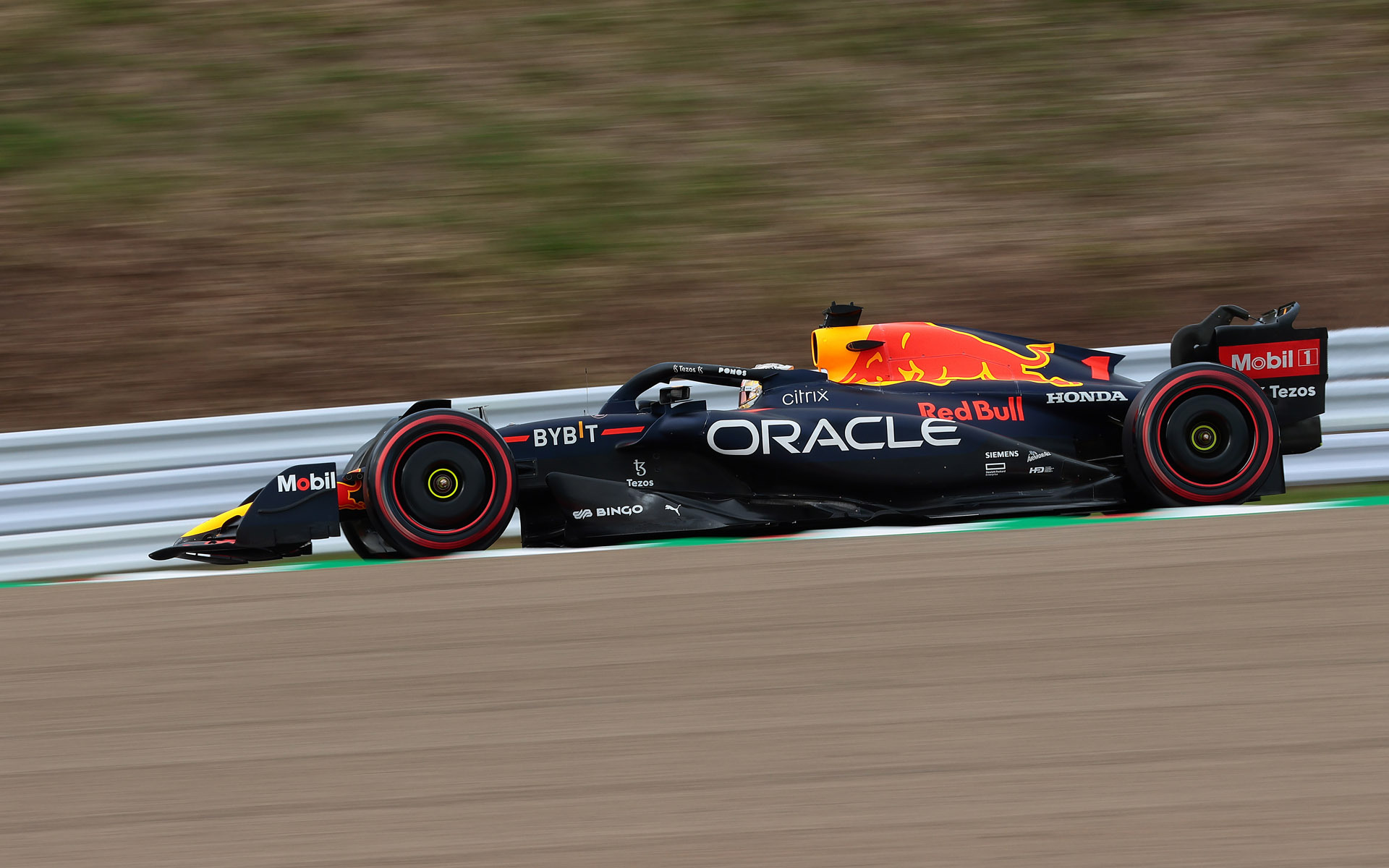 ポールポジションを獲得したマックス・フェルスタッペン選手、ホンダが製造してレッドブルに供給しているパワーユニットを利用している