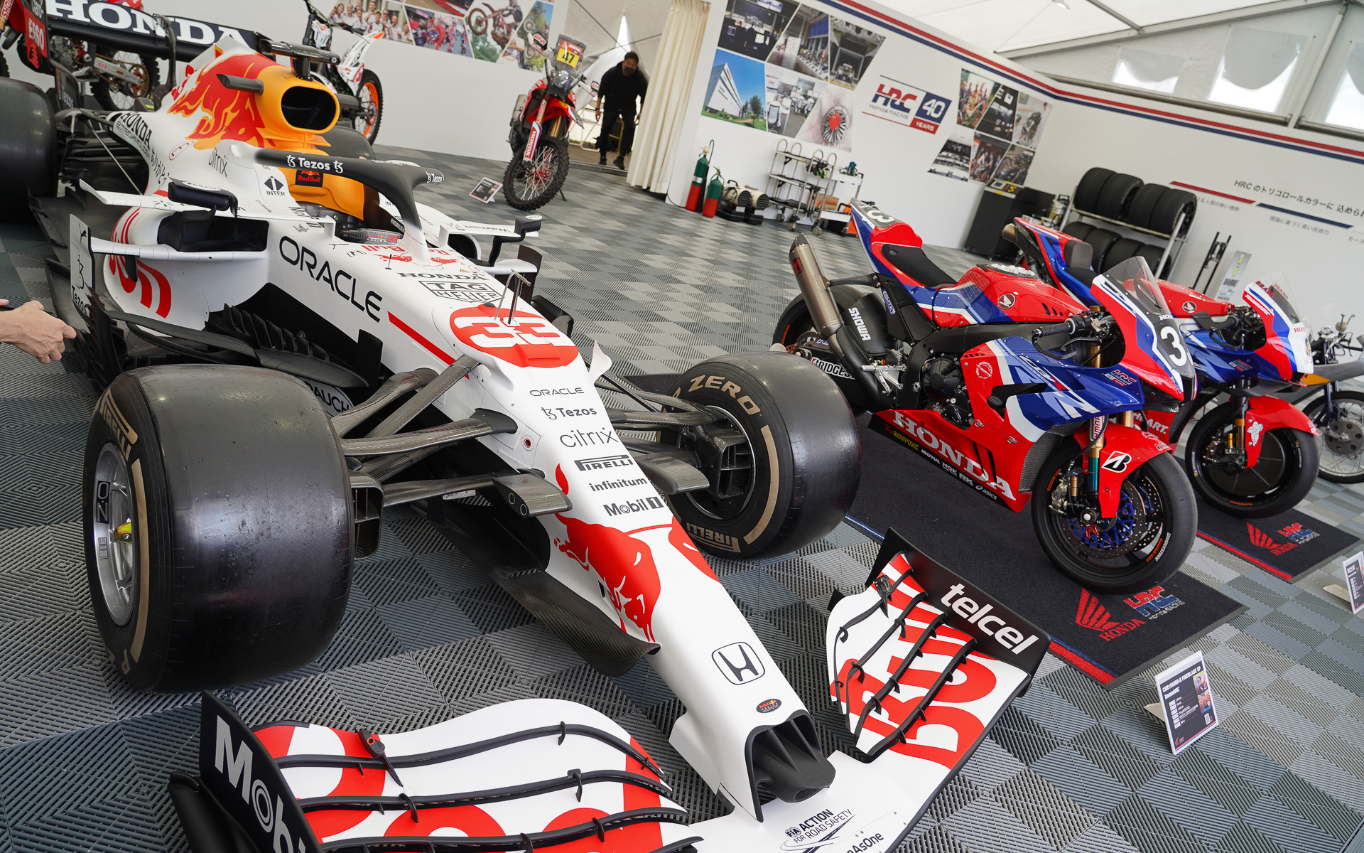 2022年のトルコGPで走ったホワイトボディのマシンが、ホンダブースで展示されている