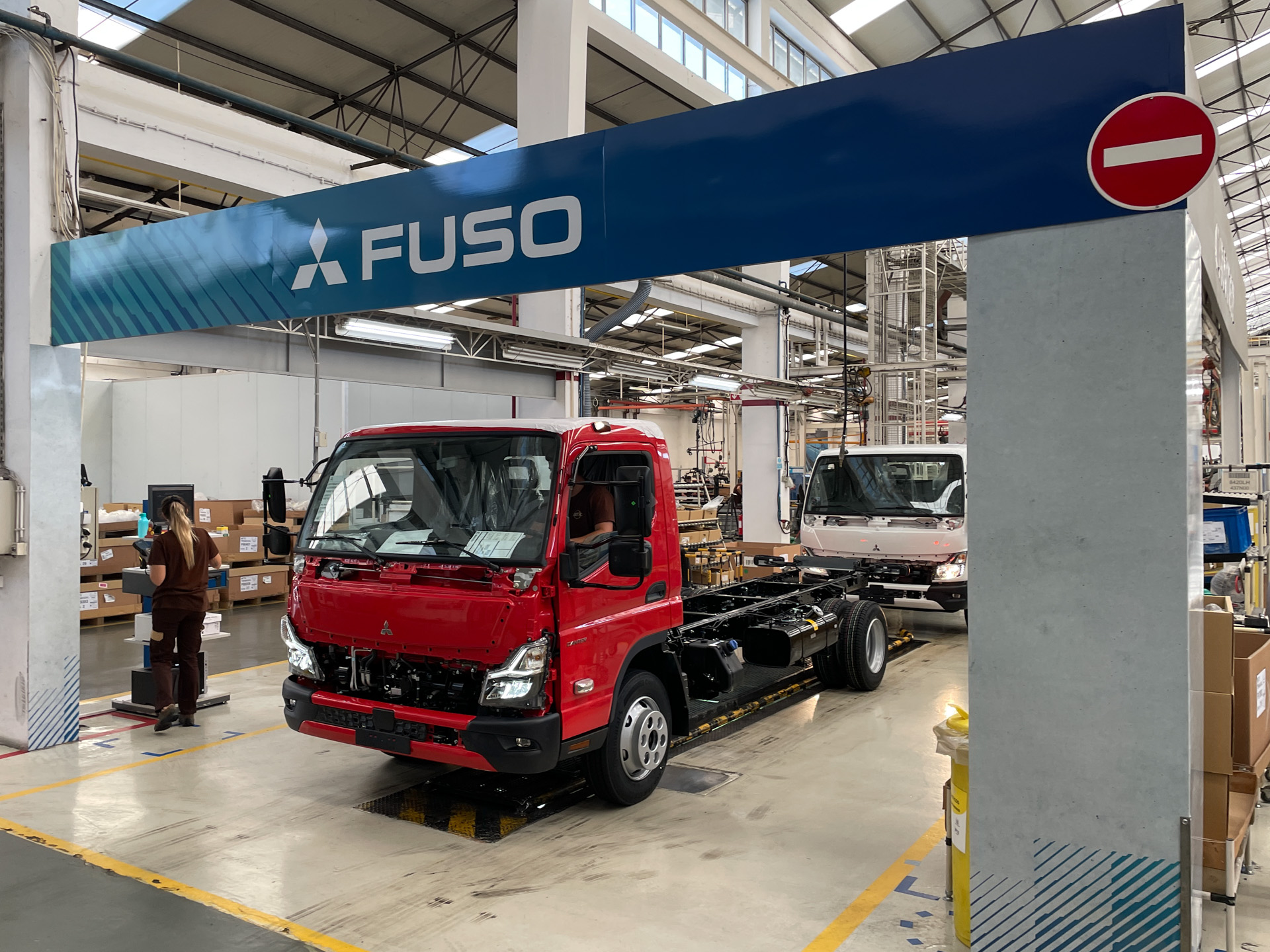 エンジン車のキャンターが完成する