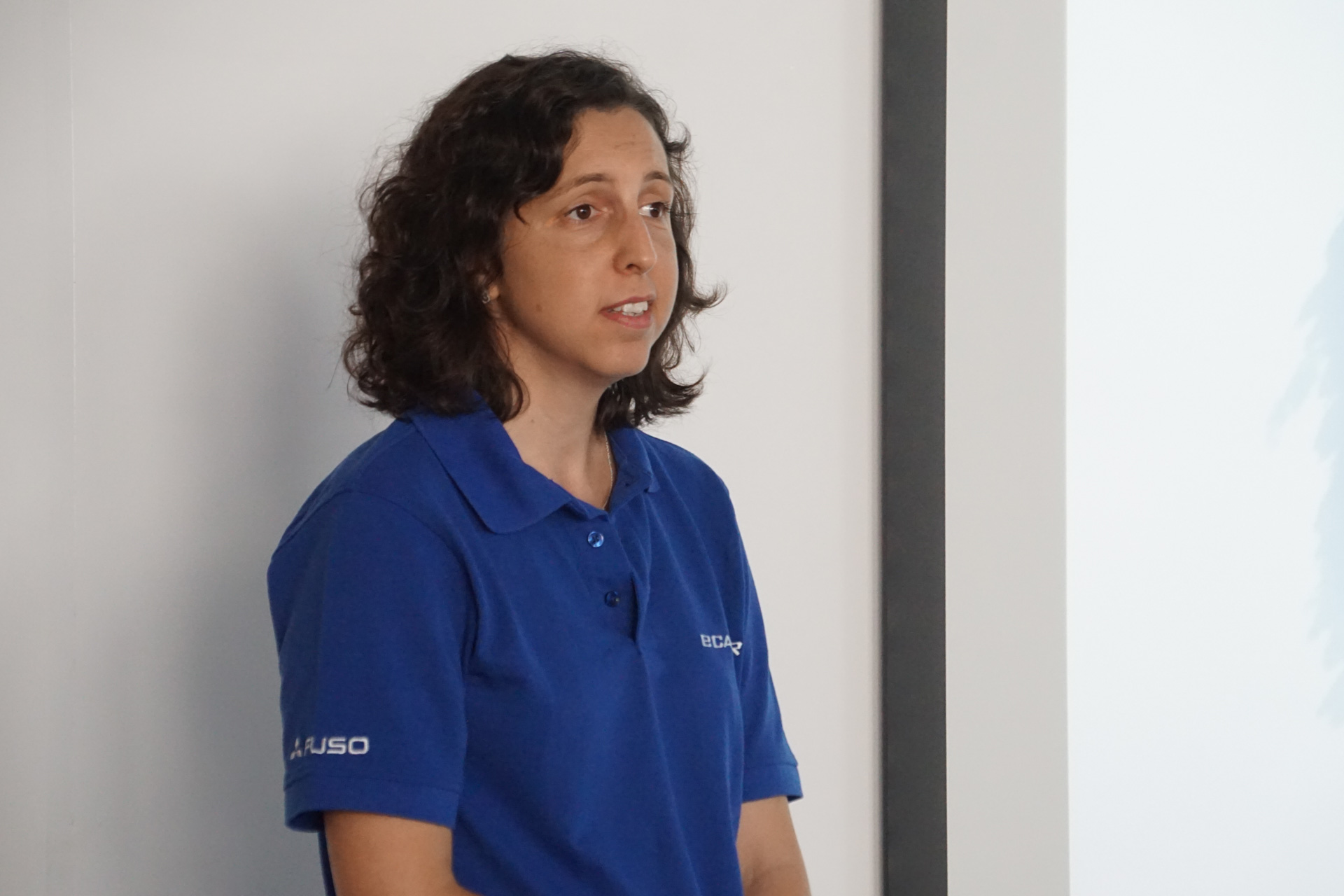 カーボンニュートラルへの取り組みを説明した三菱ふそうトラック・ヨーロッパ 生産本部のマルタ・ナーリヤ氏