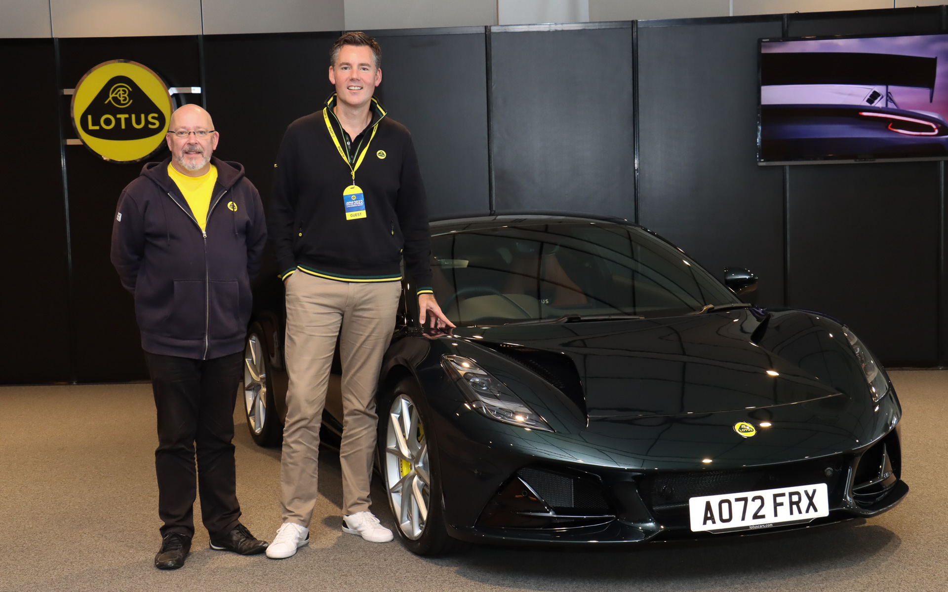 「エミーラ」やロータスに関するインタビューに応えてくれたエルシーアイ株式会社 ブランドマネージャー ジャスティン・ガーディナー氏（左）と英ロータス アジアパシフィック ミドルイースト リージョナルディレクター ダン・バルマー氏（右）