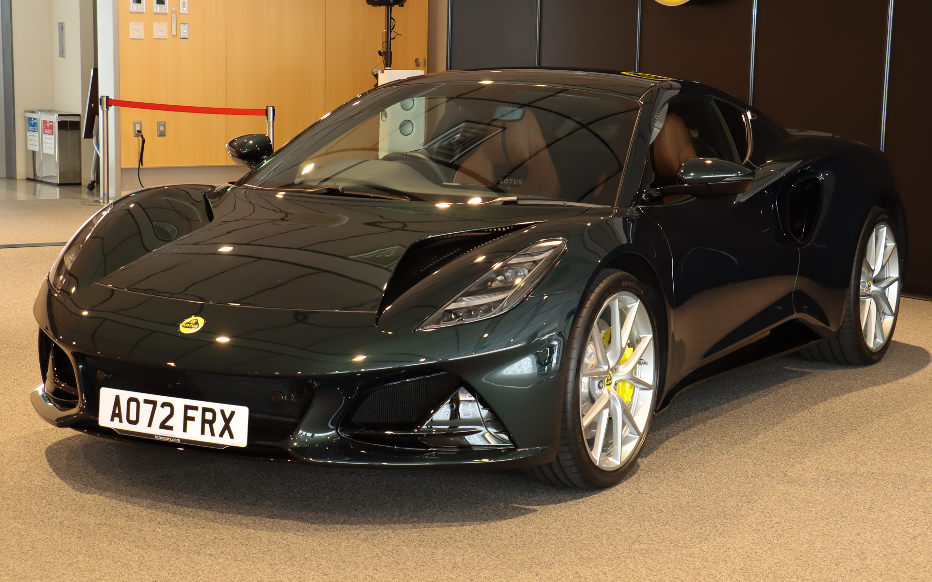 ボディサイズは4413×1895×1226mm（全長×全幅×全高）、ホイールベースは2575mm